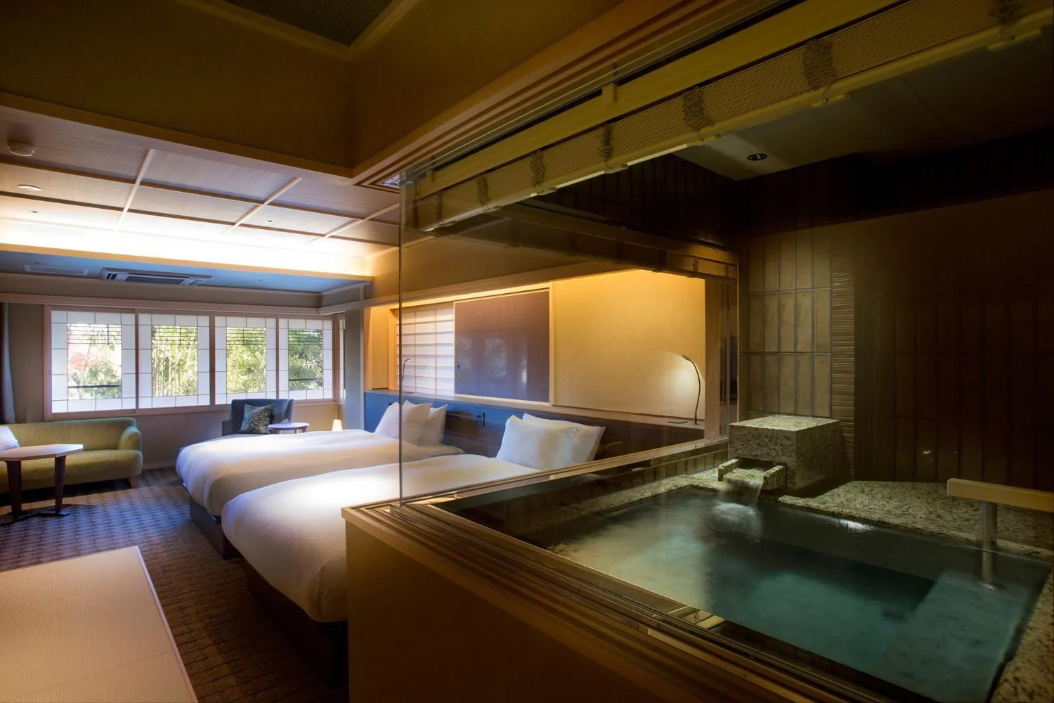Photo of the whole room, Bed in Hotel Yuraku Kyo-yasaka