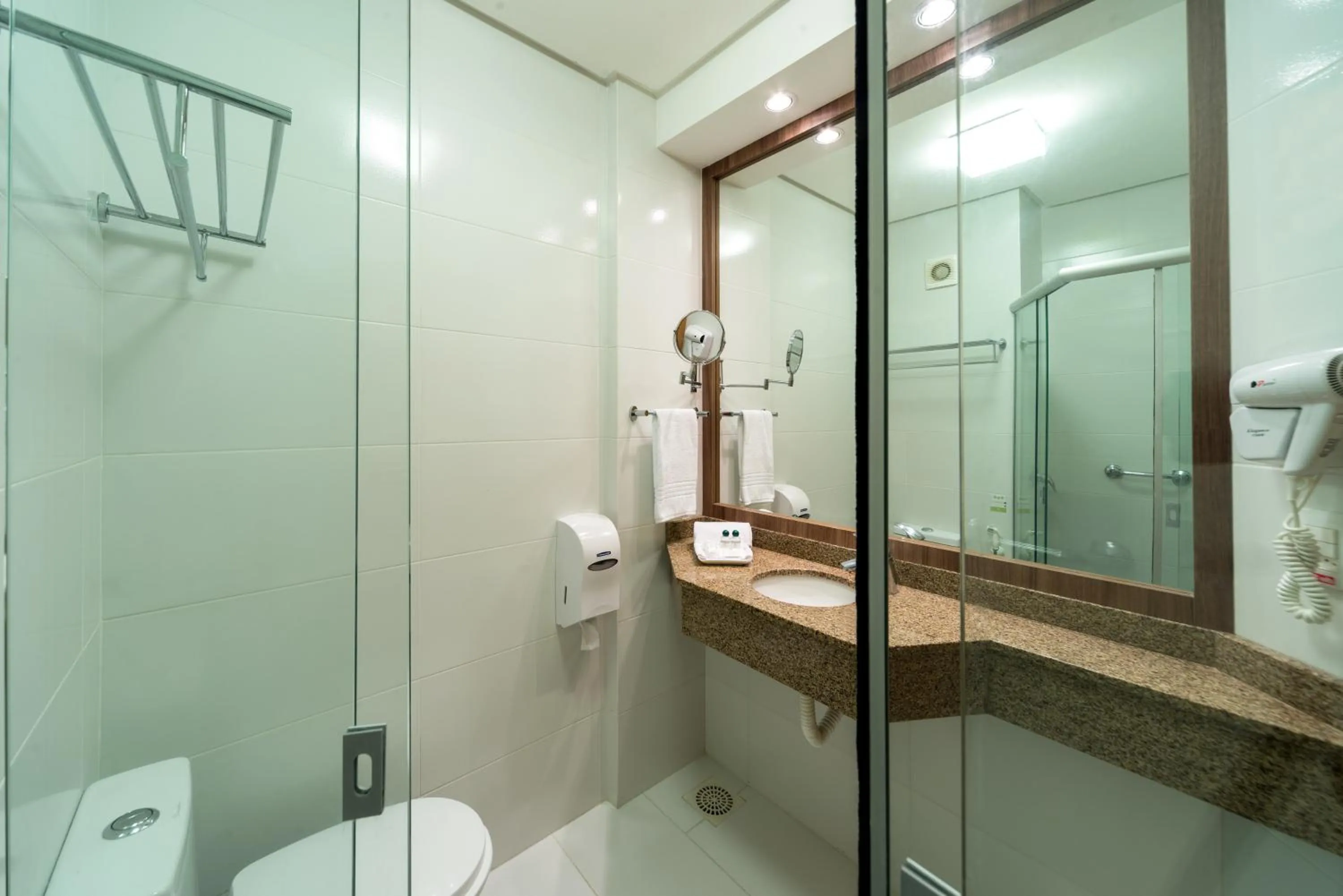 Bathroom in Hotel Laghetto Viale