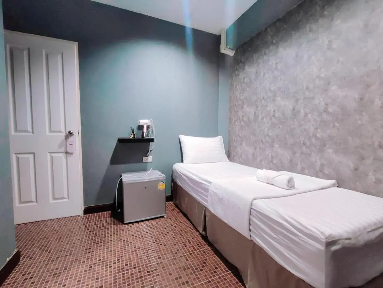 Small Single Room - single occupancy in KS HOUSE Small Single Room - single occupancy in KS HOUSE