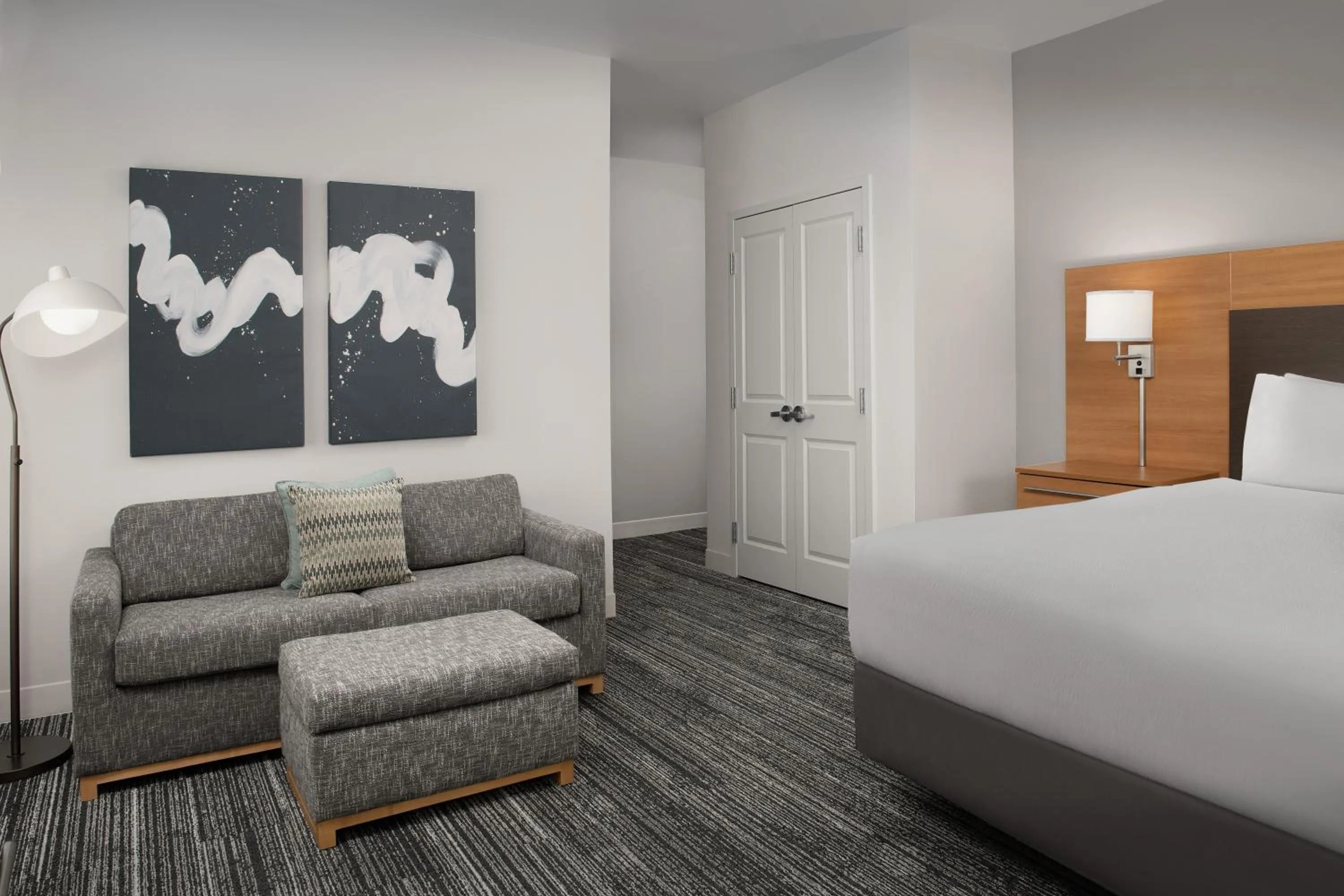 Living room, Bed in TownePlace Suites by Marriott Cheyenne Southwest/Downtown Area