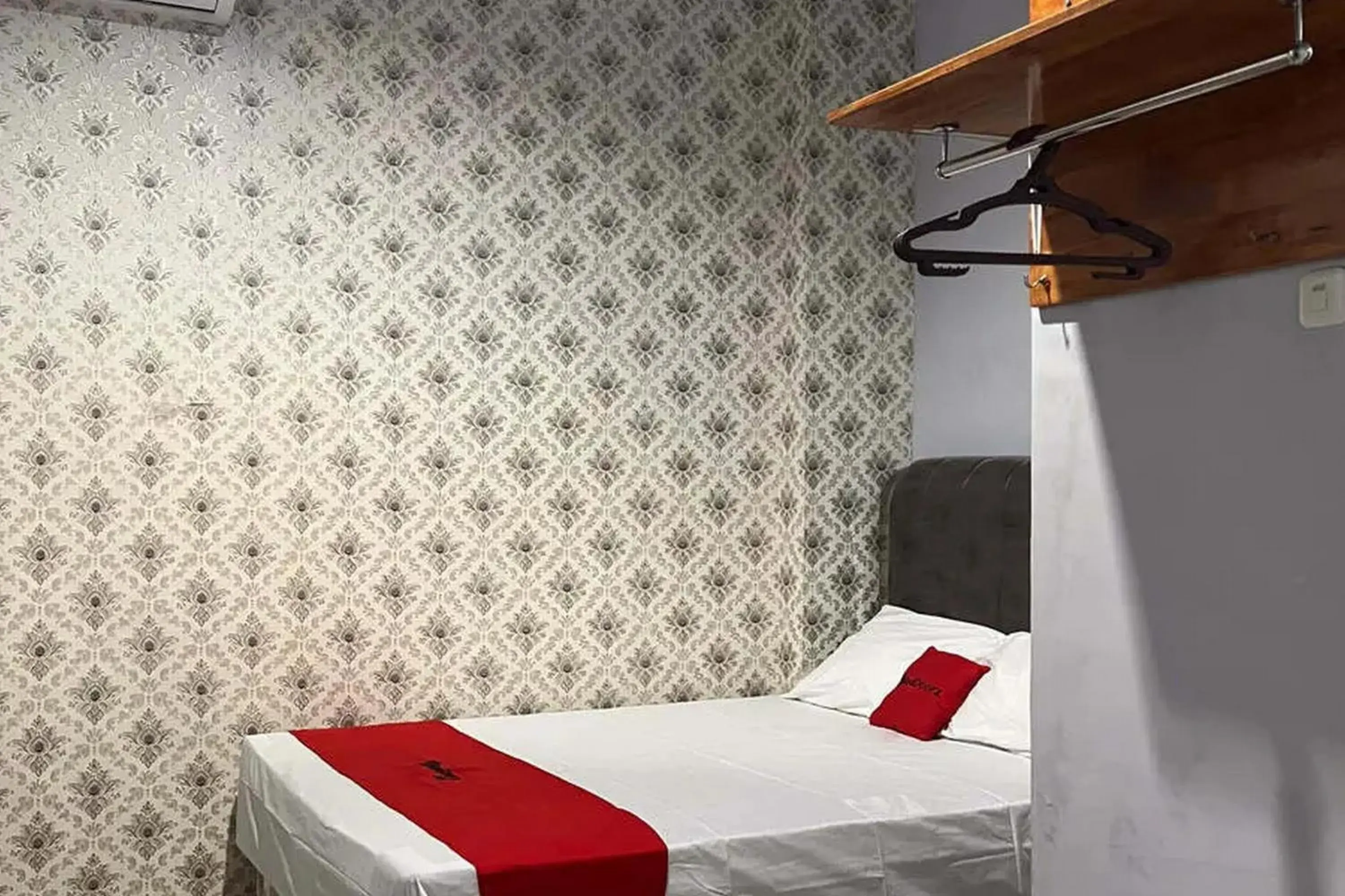 RedDoorz near Waterpark Citra Garden Medan RedDoorz near Waterpark Citra Garden Medan