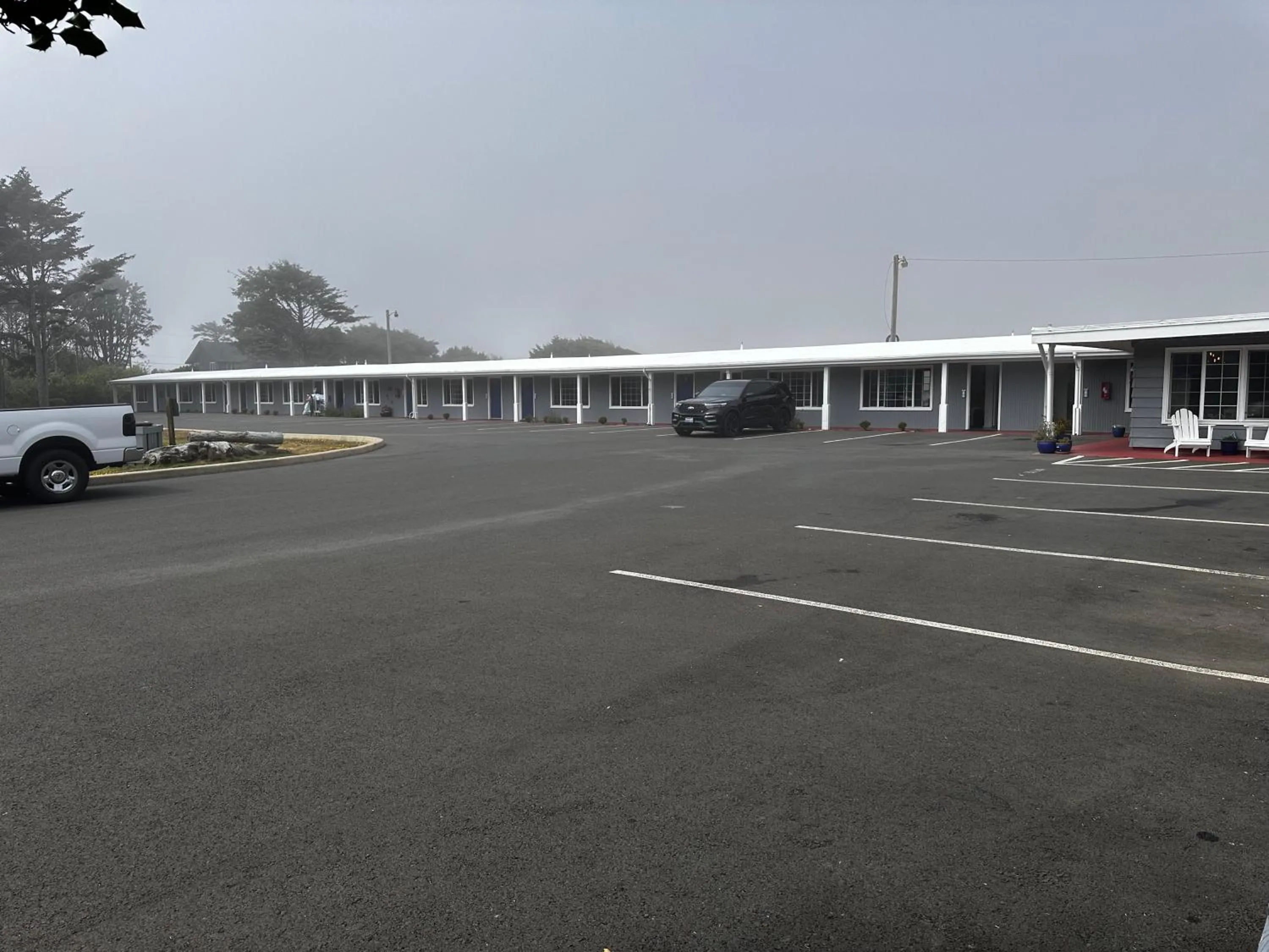 Property building in Tillicum Beach Motel - Formerly Deane's Oceanfront Lodge