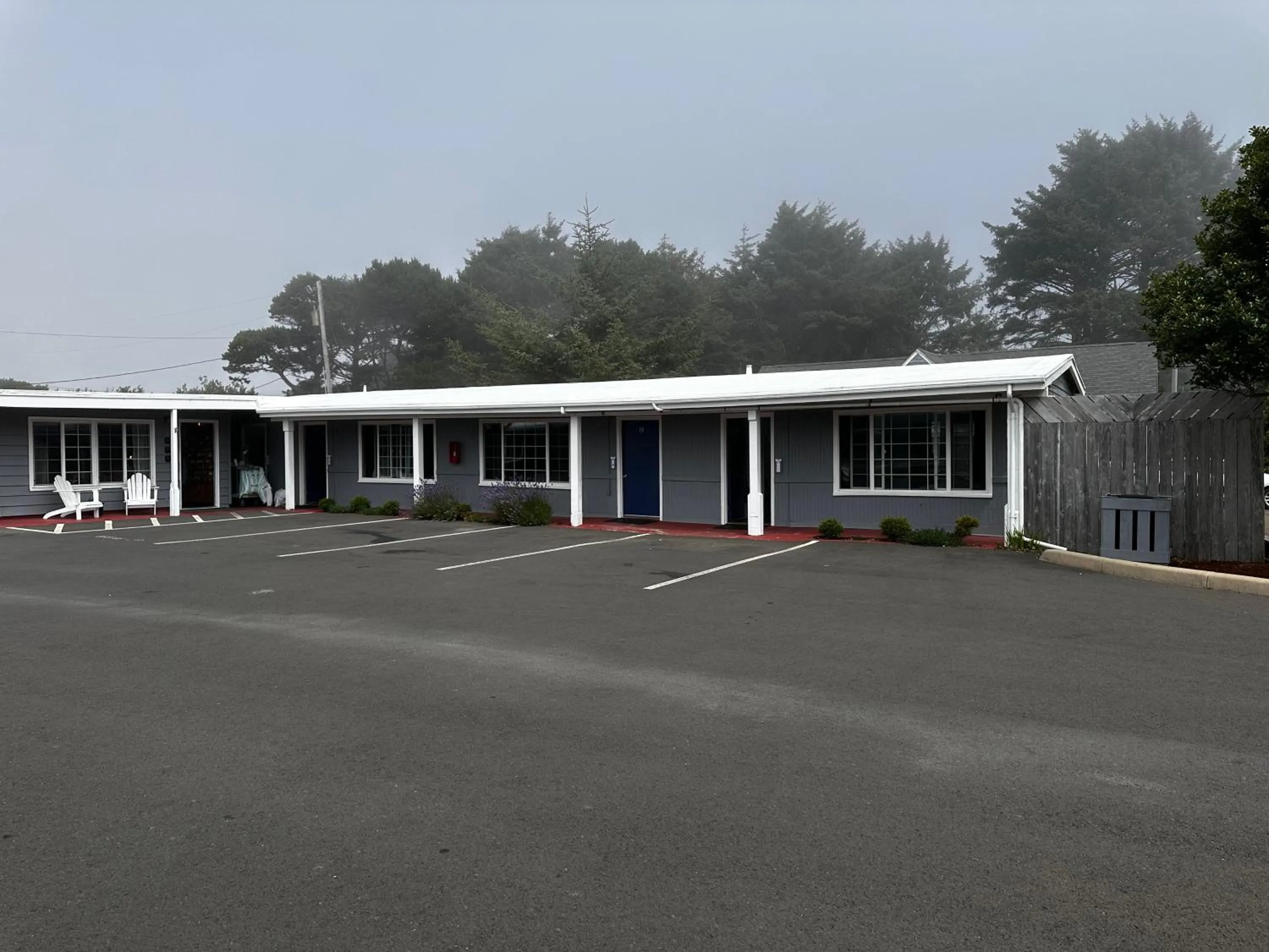 Property building in Tillicum Beach Motel - Formerly Deane's Oceanfront Lodge