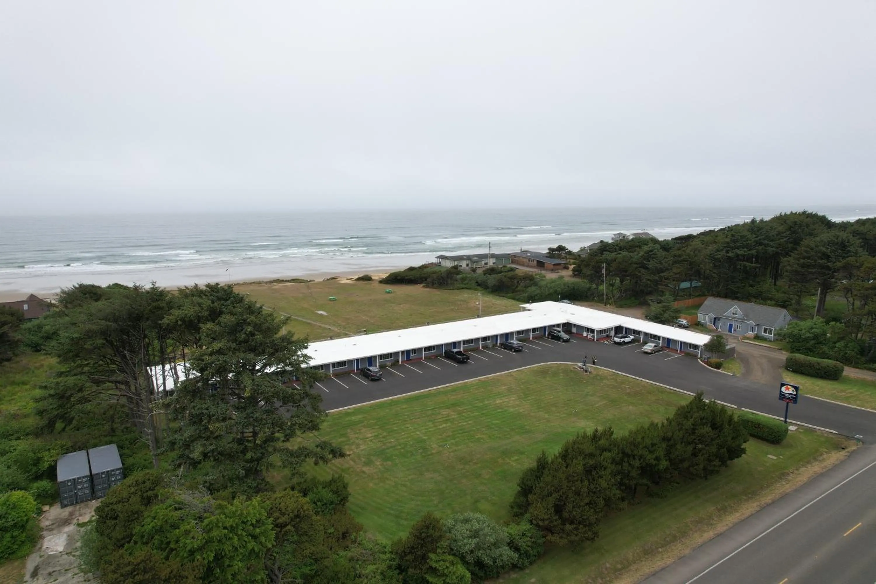 Property building in Tillicum Beach Motel - Formerly Deane's Oceanfront Lodge
