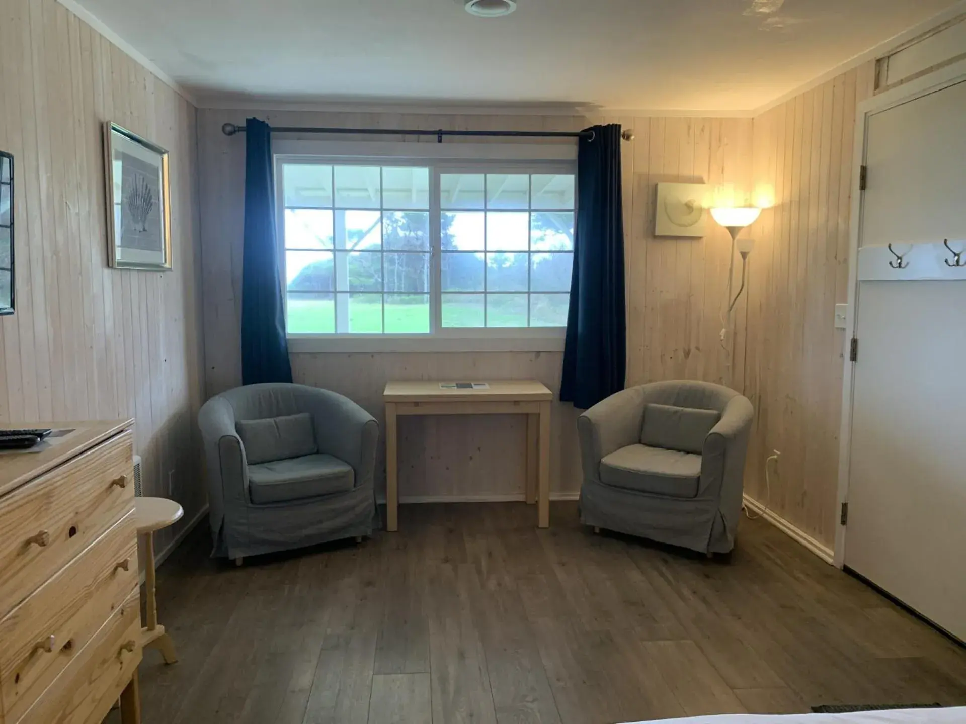 Deluxe Queen Room Oceanfront in Tillicum Beach Motel - Formerly Deane's Oceanfront Lodge Deluxe Queen Room Oceanfront in Tillicum Beach Motel - Formerly Deane's Oceanfront Lodge