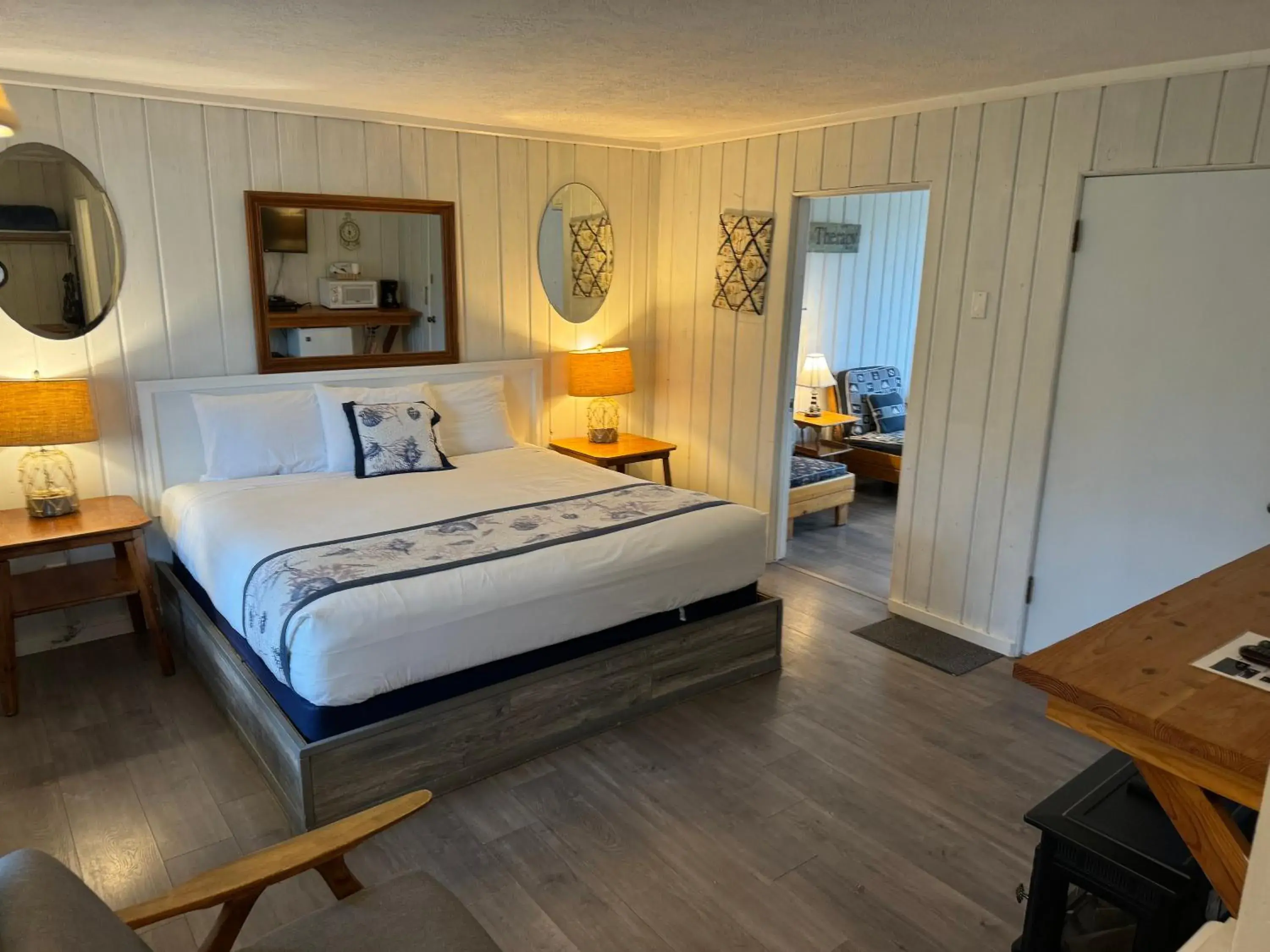 Family Suite Oceanfront in Tillicum Beach Motel - Formerly Deane's Oceanfront Lodge Family Suite Oceanfront in Tillicum Beach Motel - Formerly Deane's Oceanfront Lodge