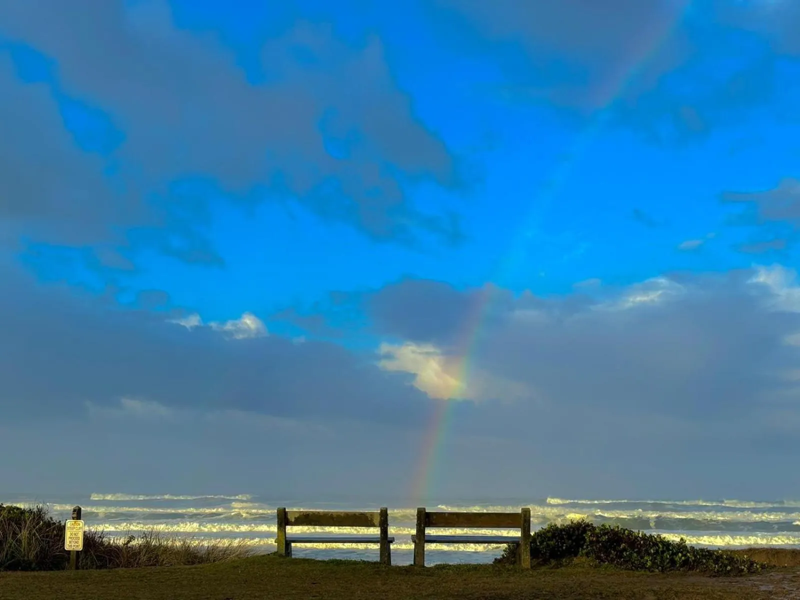 Beach in Tillicum Beach Motel - Formerly Deane's Oceanfront Lodge