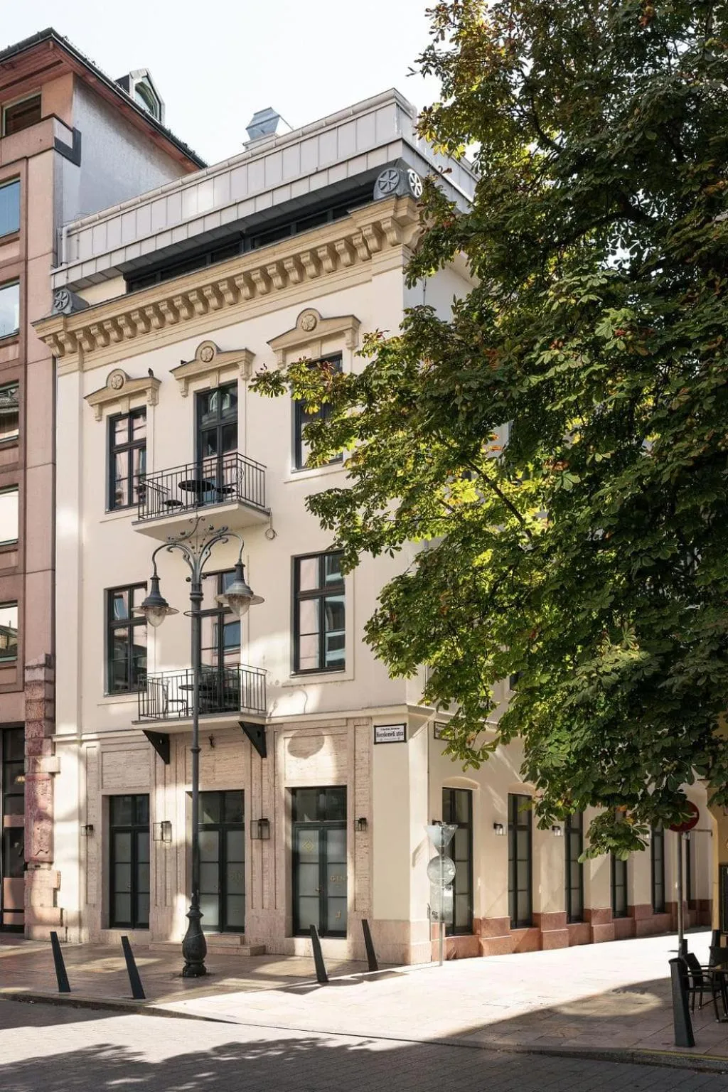Property building in Hotel GIN Budapest