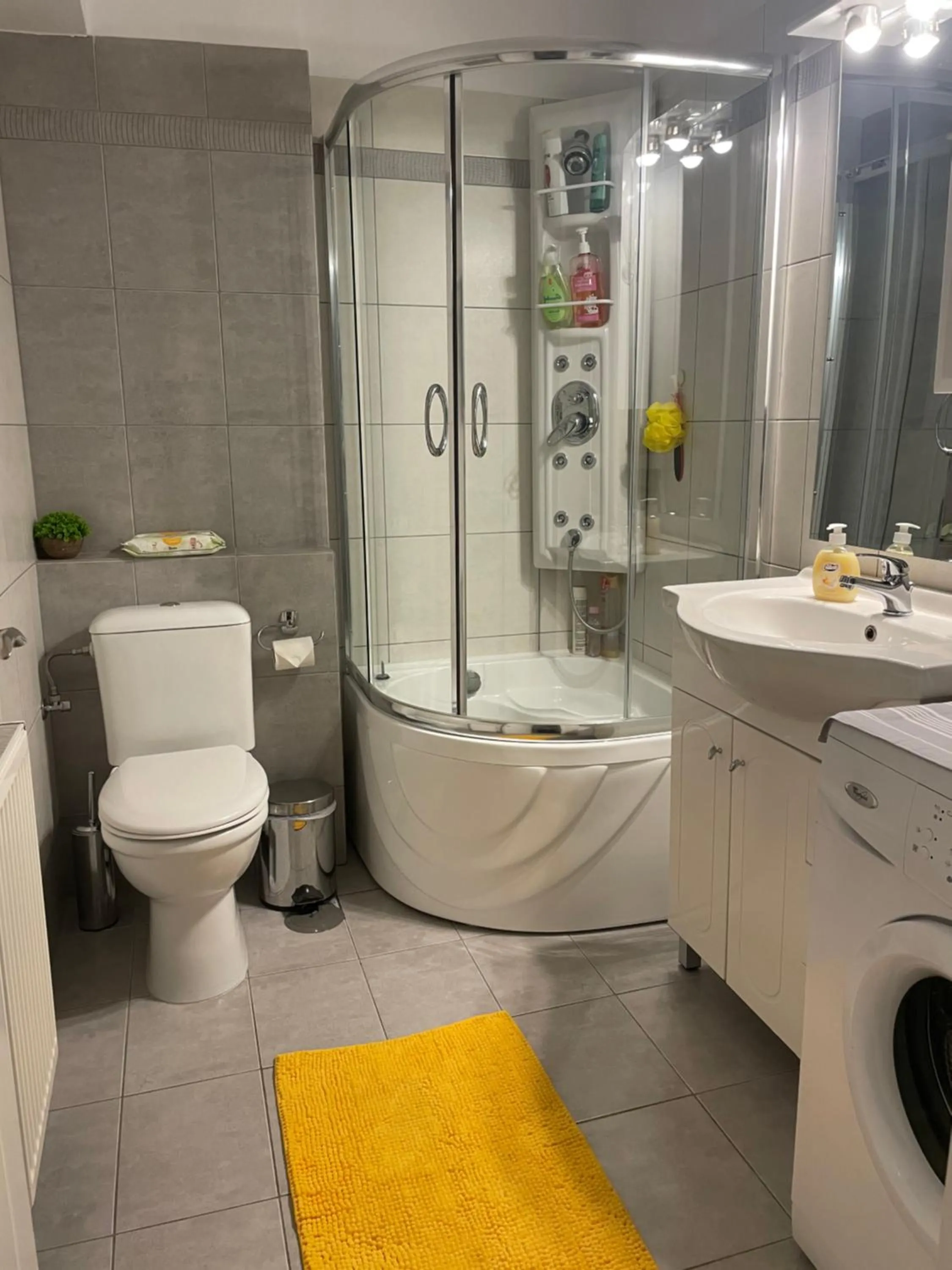 Shower in Pearl of Paralia Akrata