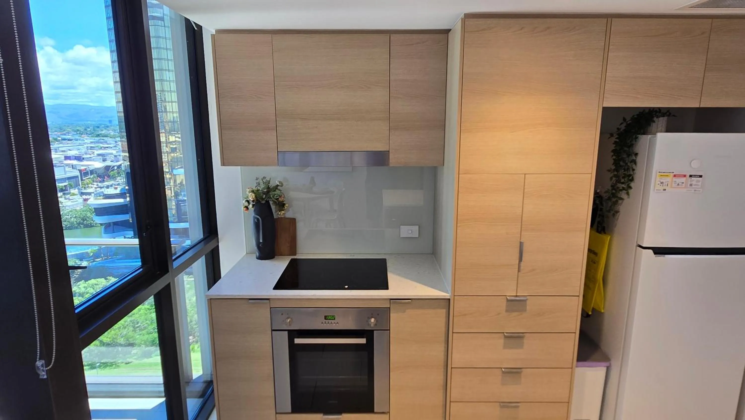 oven in Broadbeach Business or Leisure