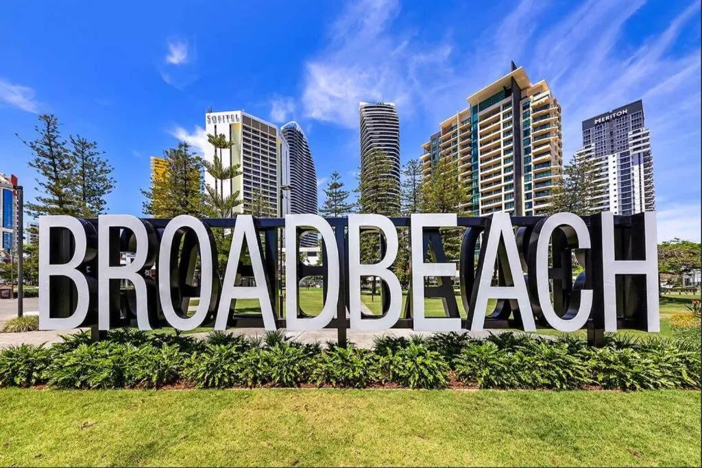 Evening entertainment in Broadbeach Business or Leisure