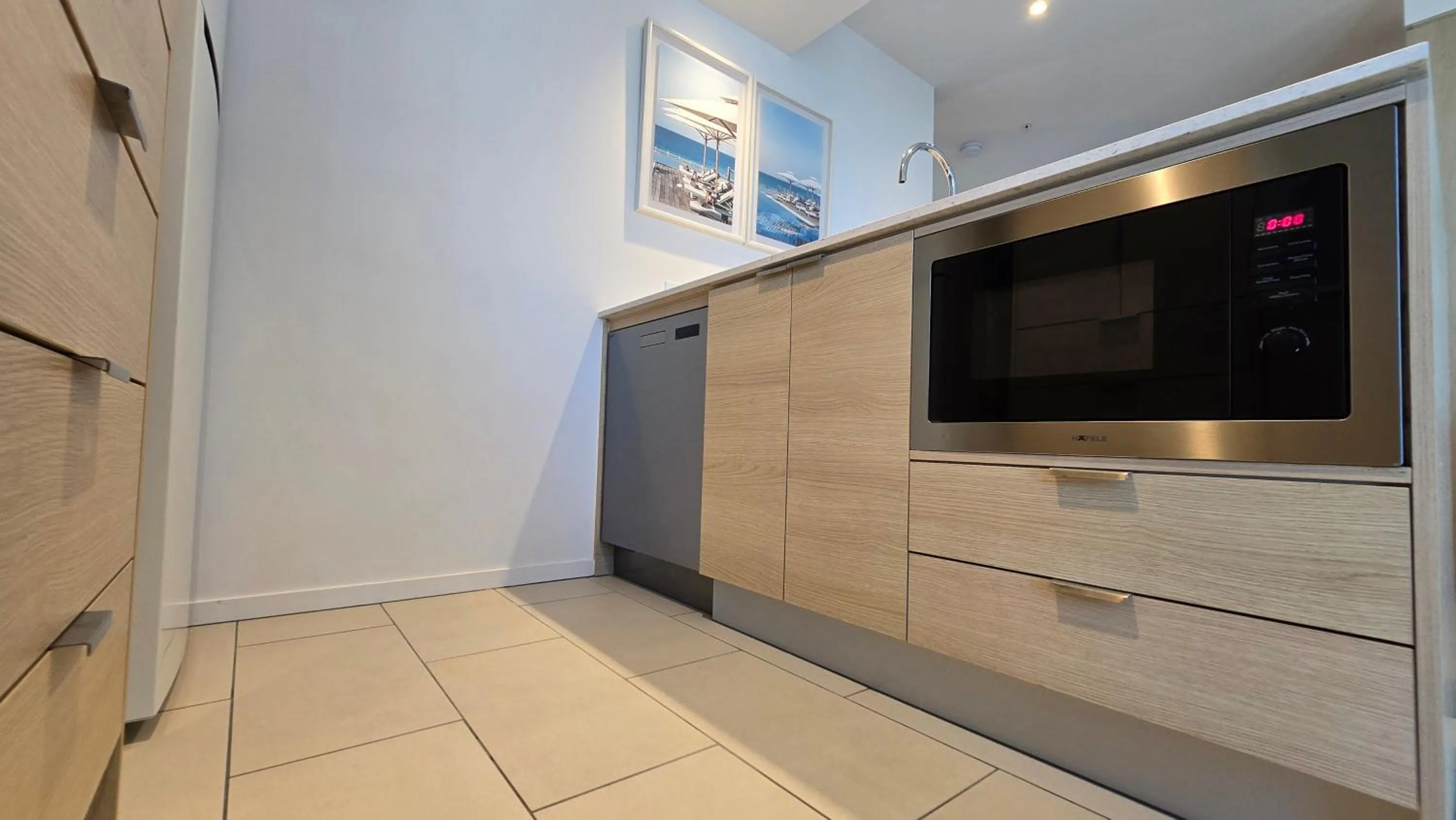 dishwasher in Broadbeach Business or Leisure