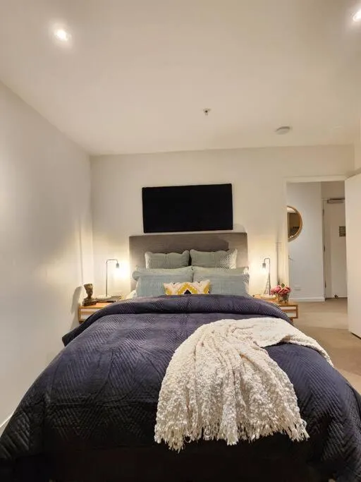 Bed in Broadbeach Business or Leisure