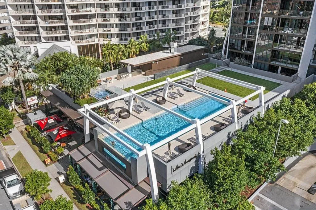 Property building in Broadbeach Business or Leisure
