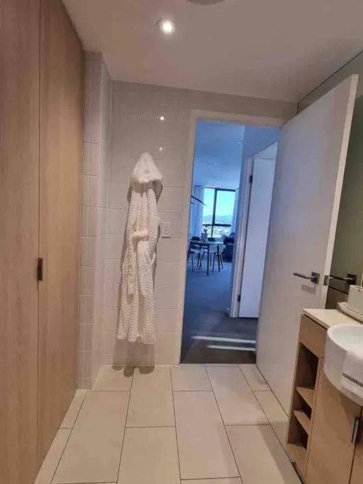 Shower in Broadbeach Business or Leisure