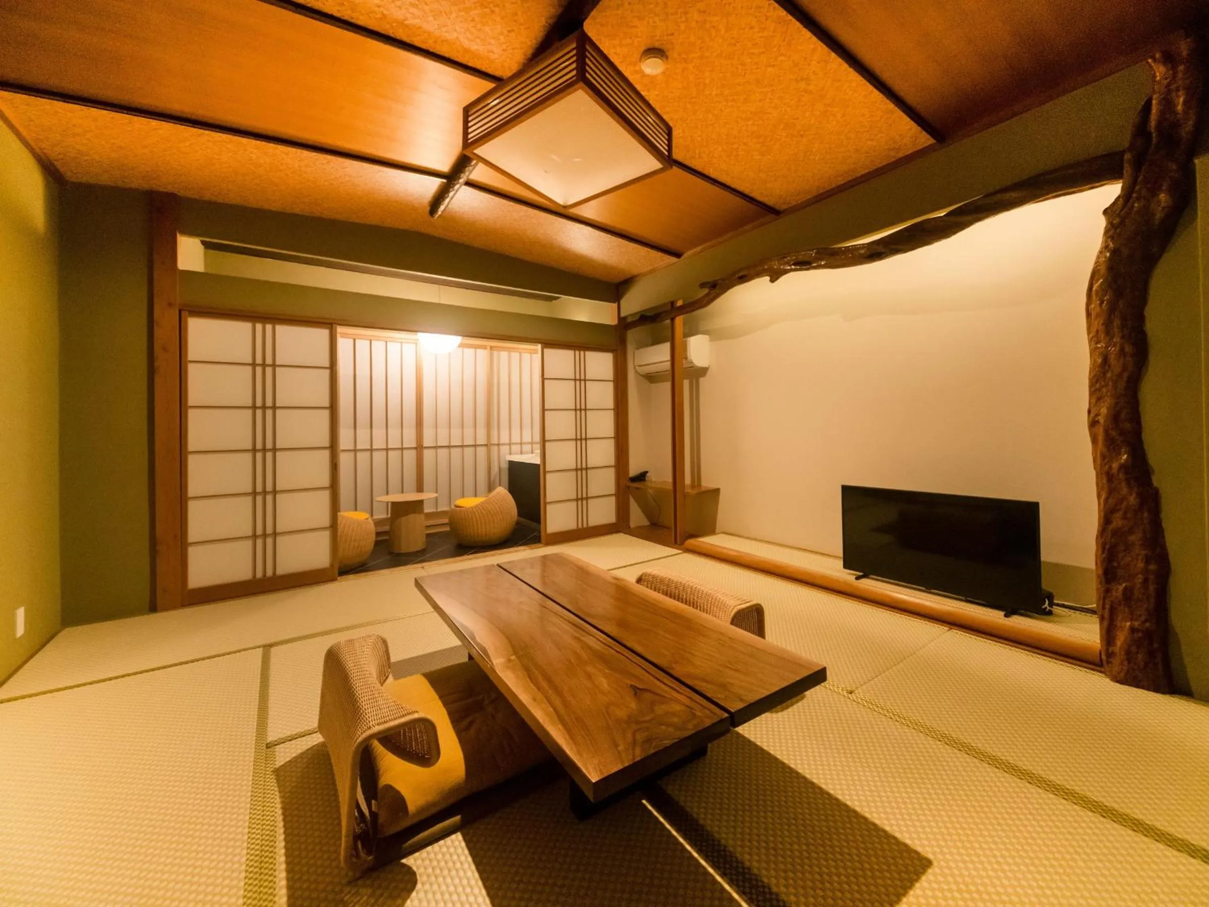 Living room in Izu Atagawa Onsen Miharuya