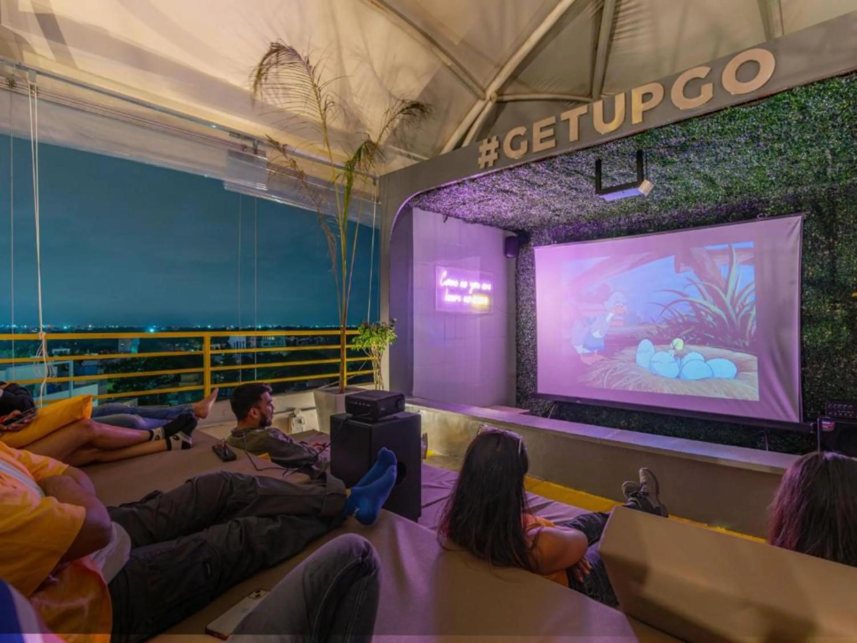 TV and multimedia in The Hosteller Bangalore, Brigade Road