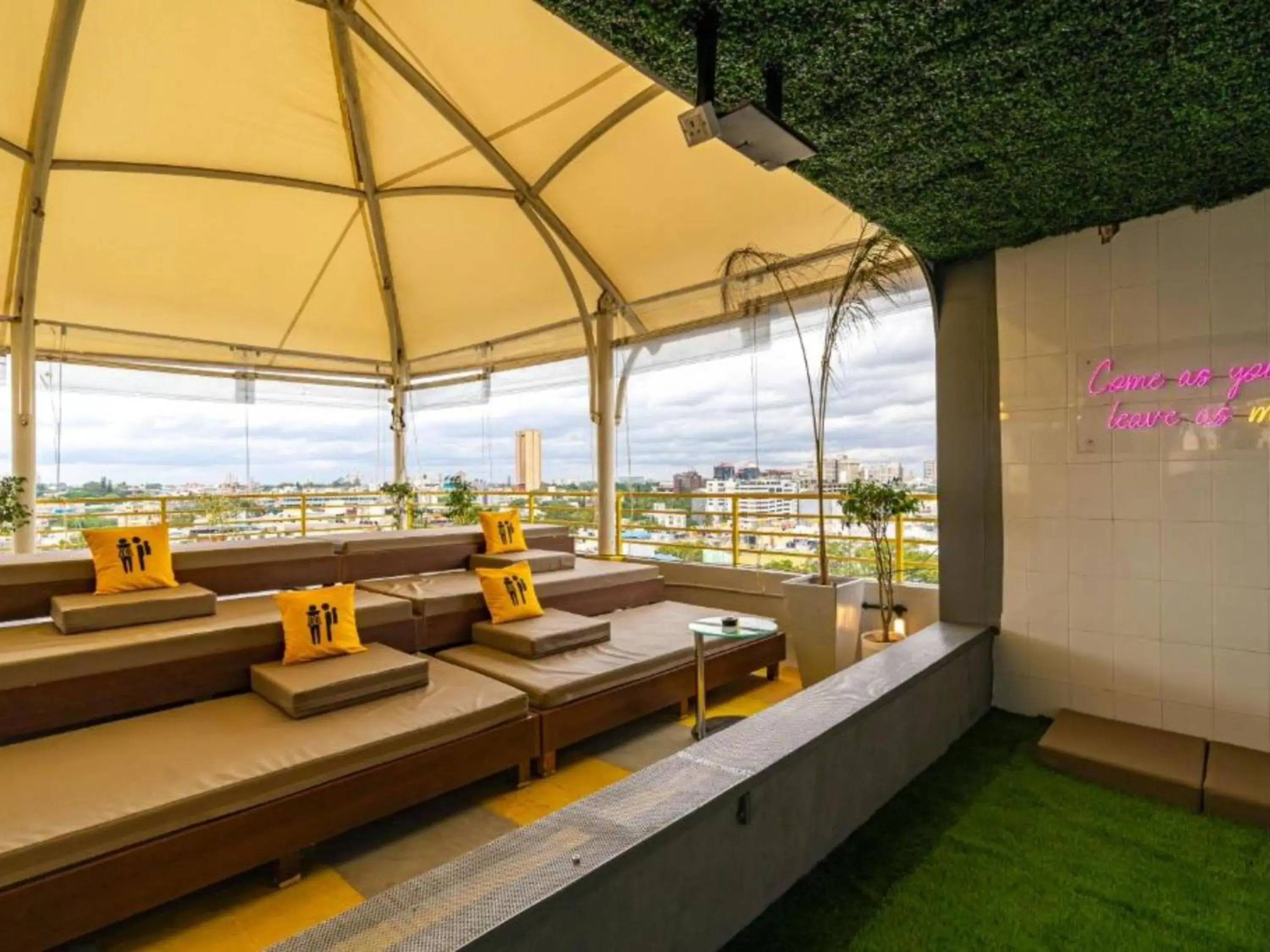 Day in The Hosteller Bangalore, Brigade Road Day in The Hosteller Bangalore, Brigade Road