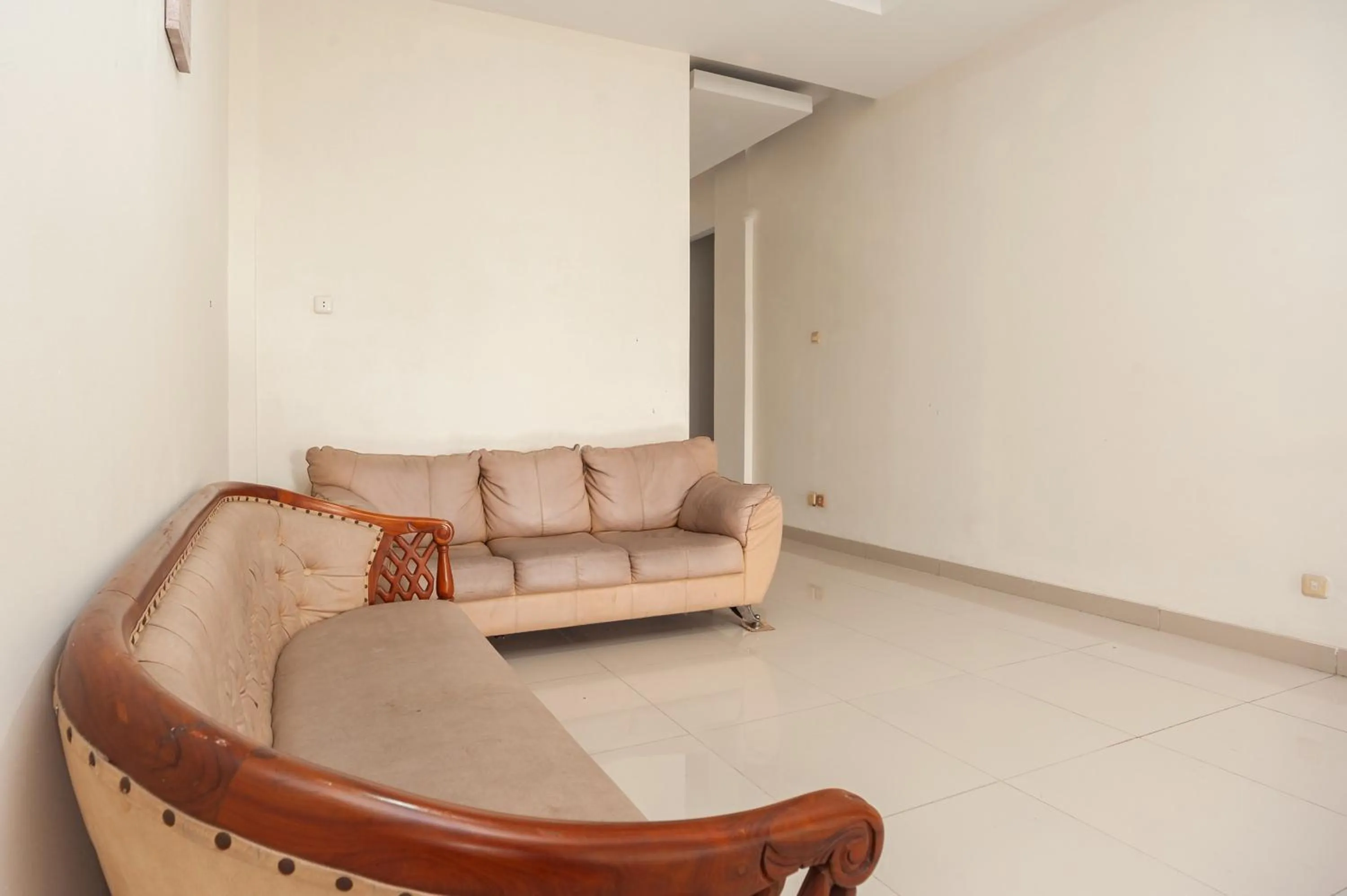 Seating area in RedDoorz @ Kali Balok Lampung