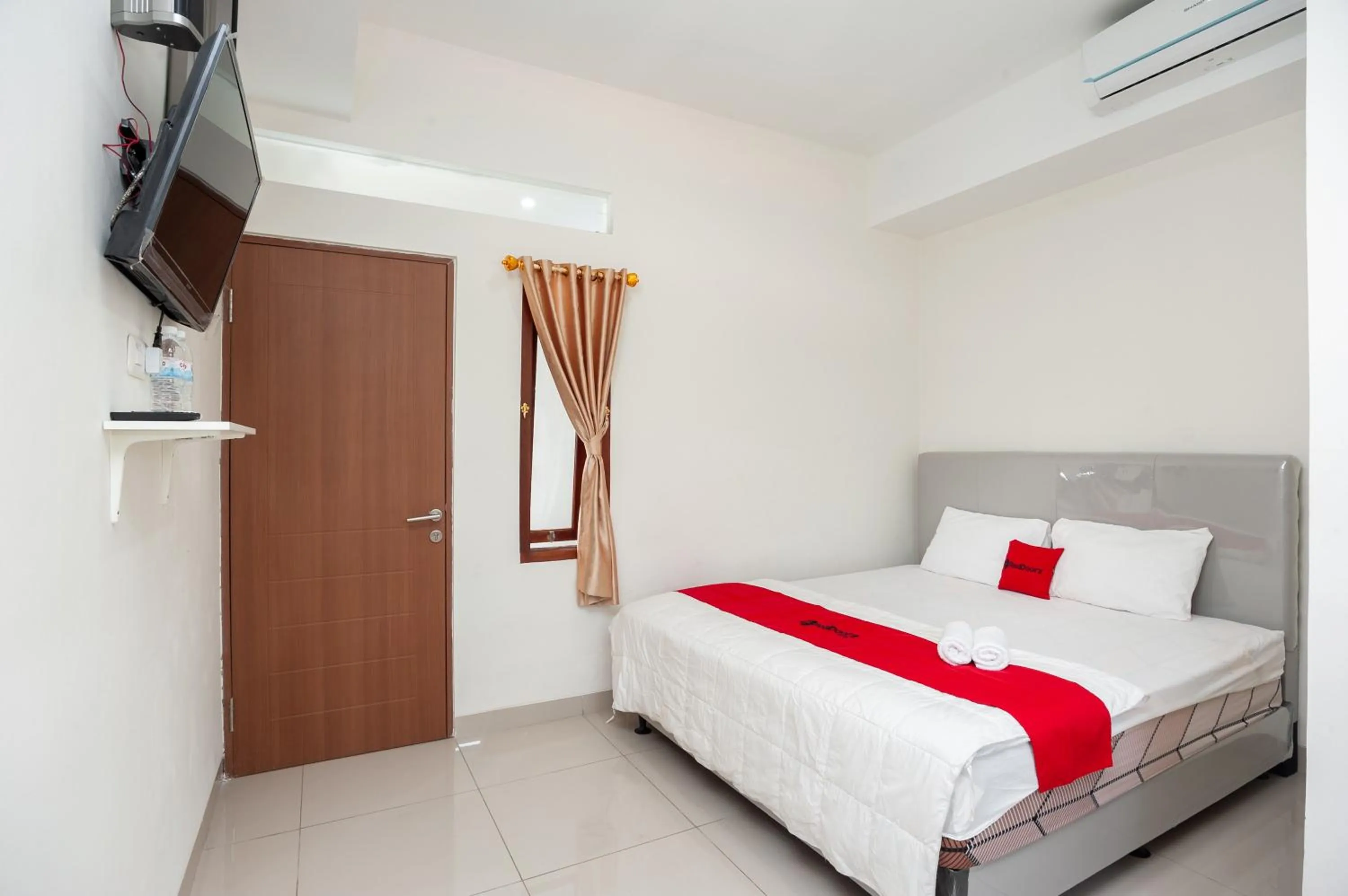 Bed in RedDoorz @ Kali Balok Lampung