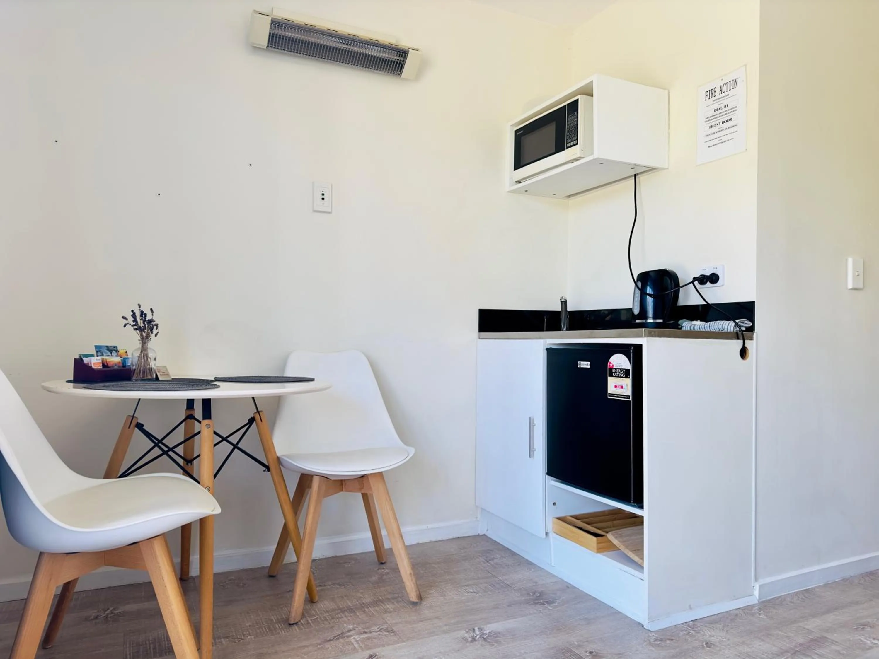 Kitchen or kitchenette in A1 Kaikoura Motel & Apartment
