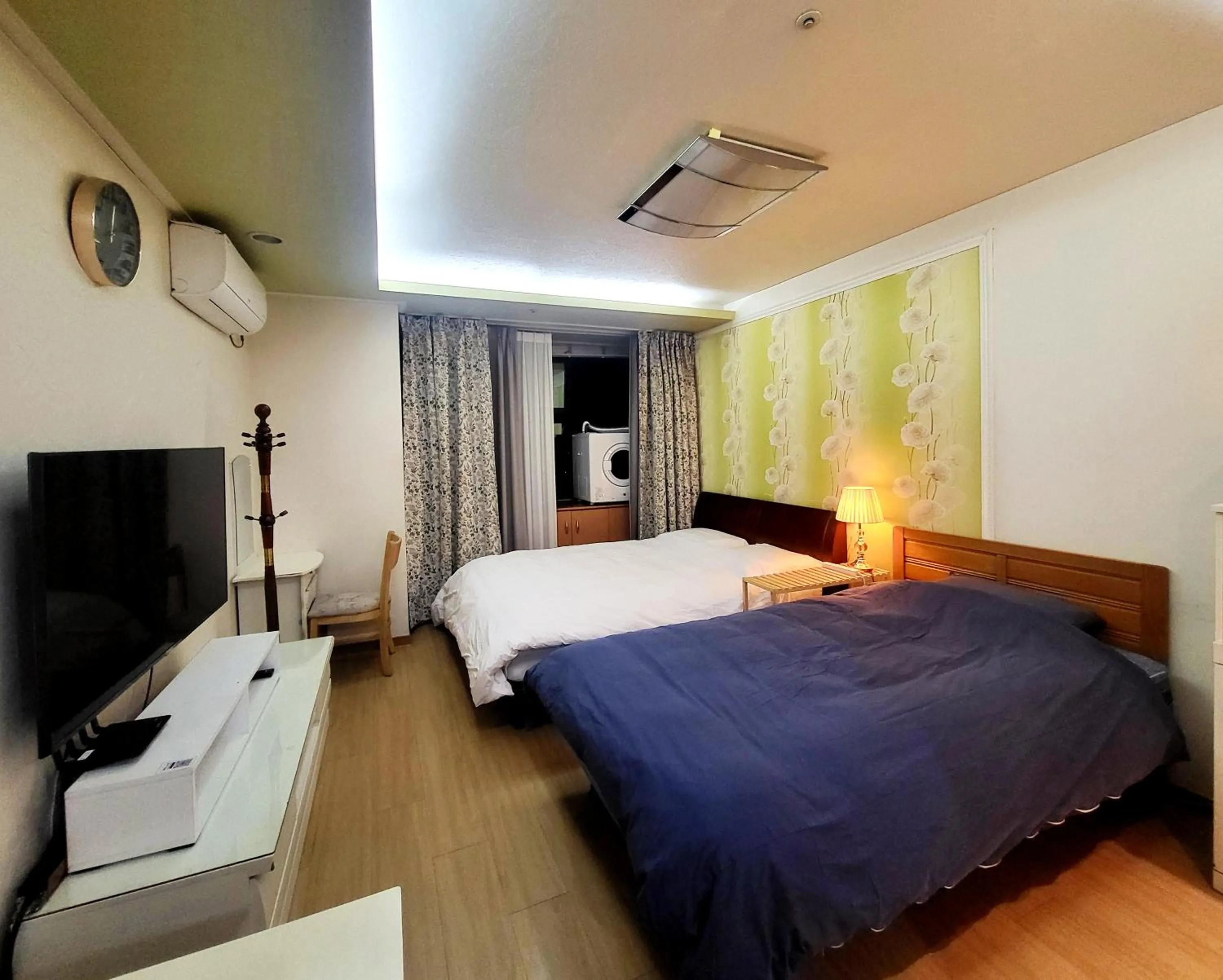 Bed in Khan Residence