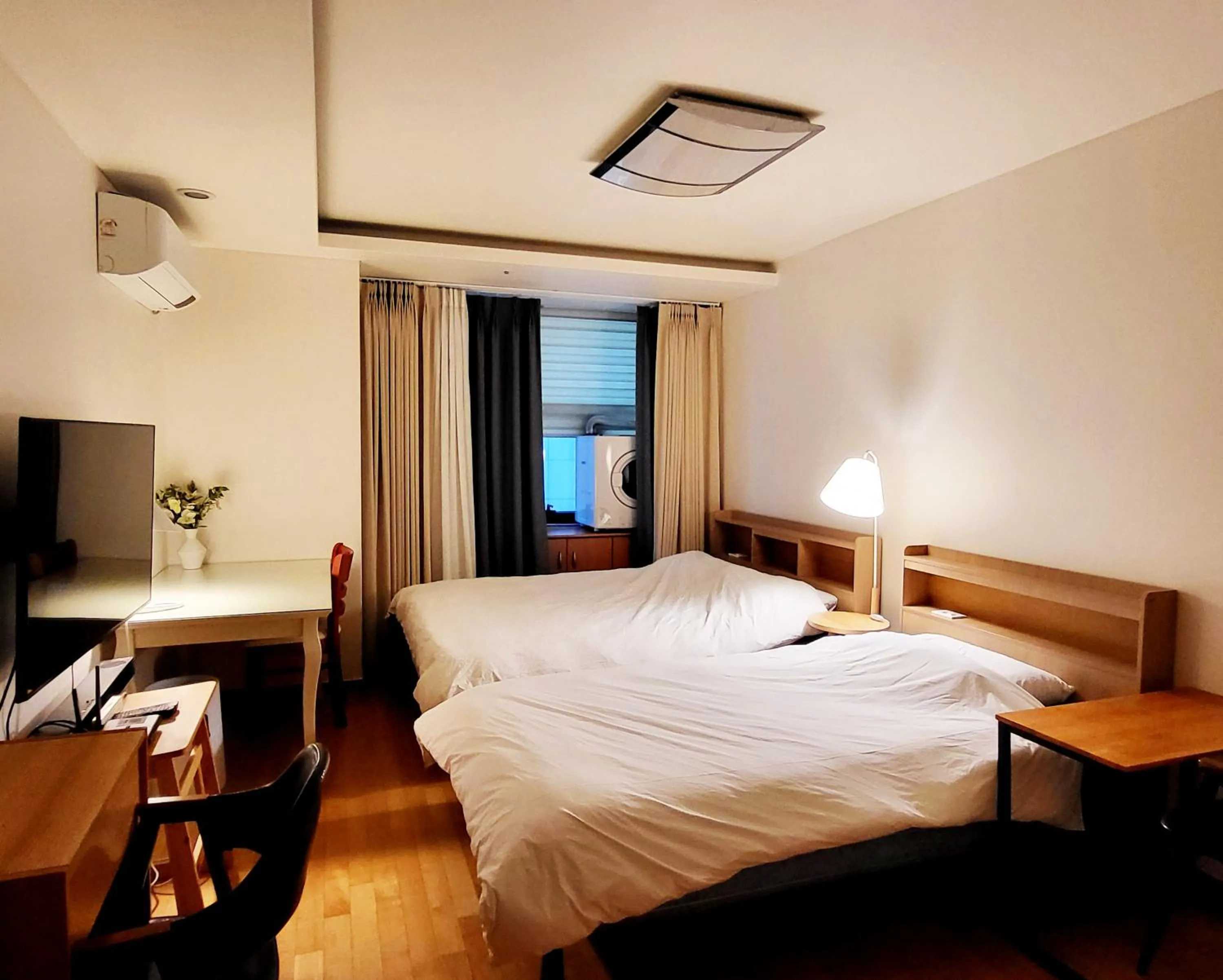 Bed in Khan Residence