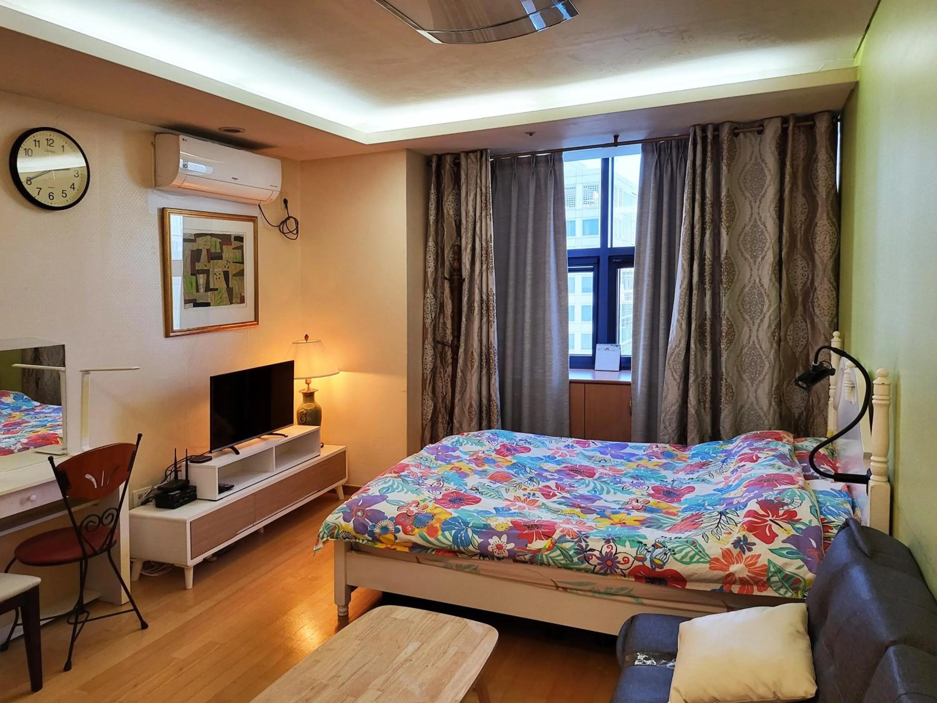 Bed in Khan Residence