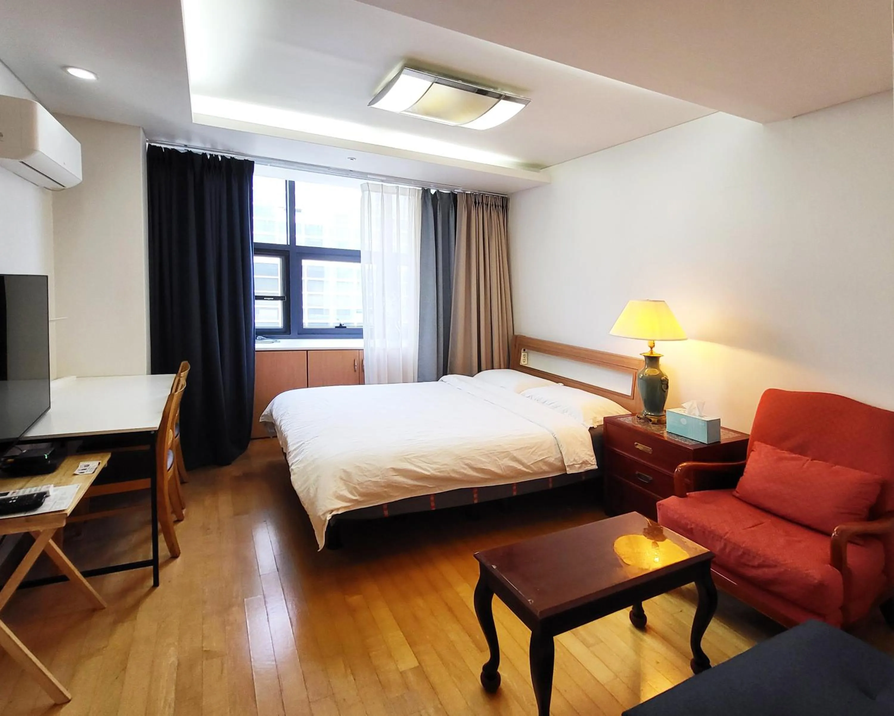 Bed in Khan Residence