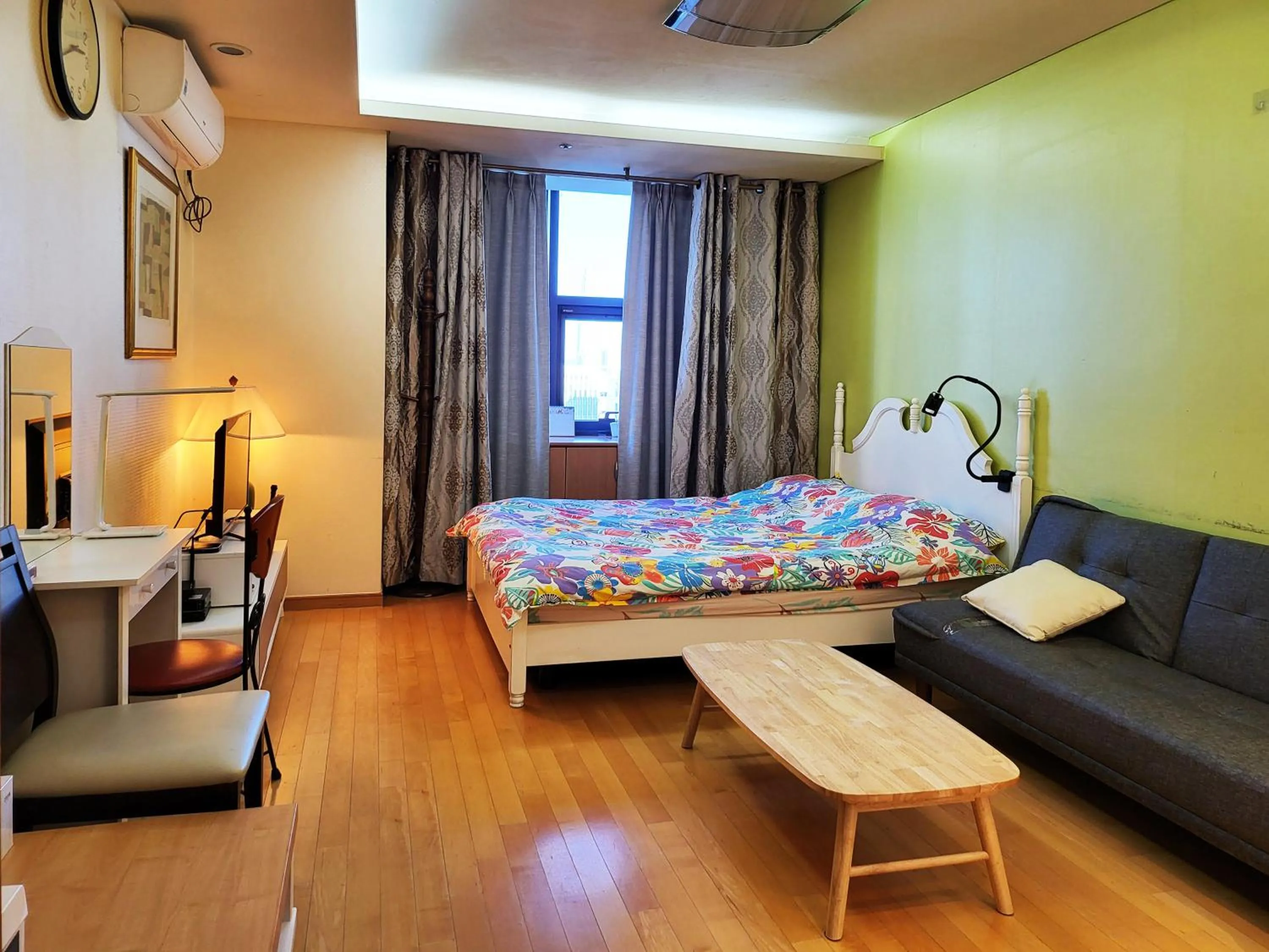 Bed in Khan Residence