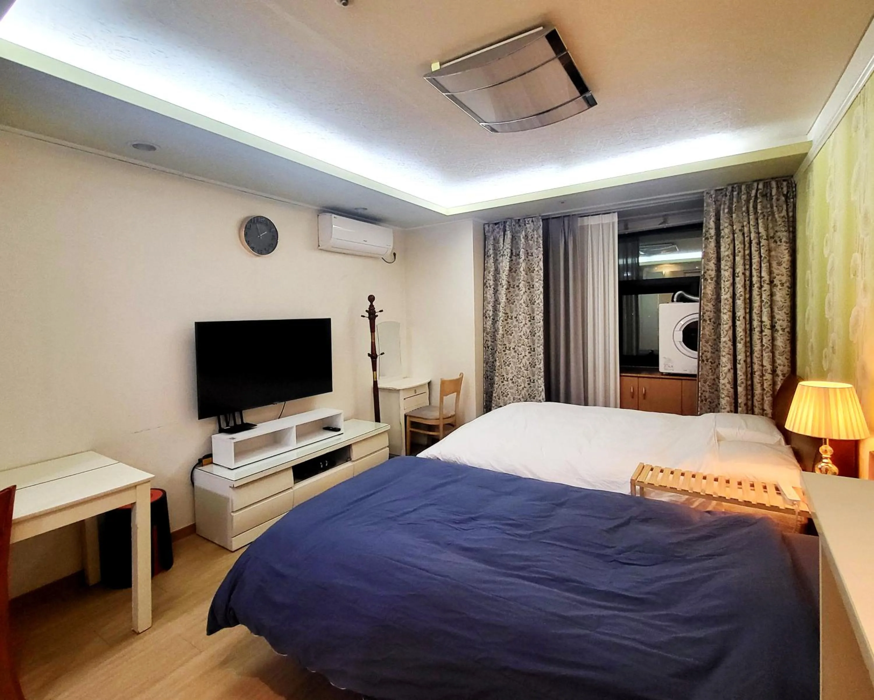 Bed in Khan Residence