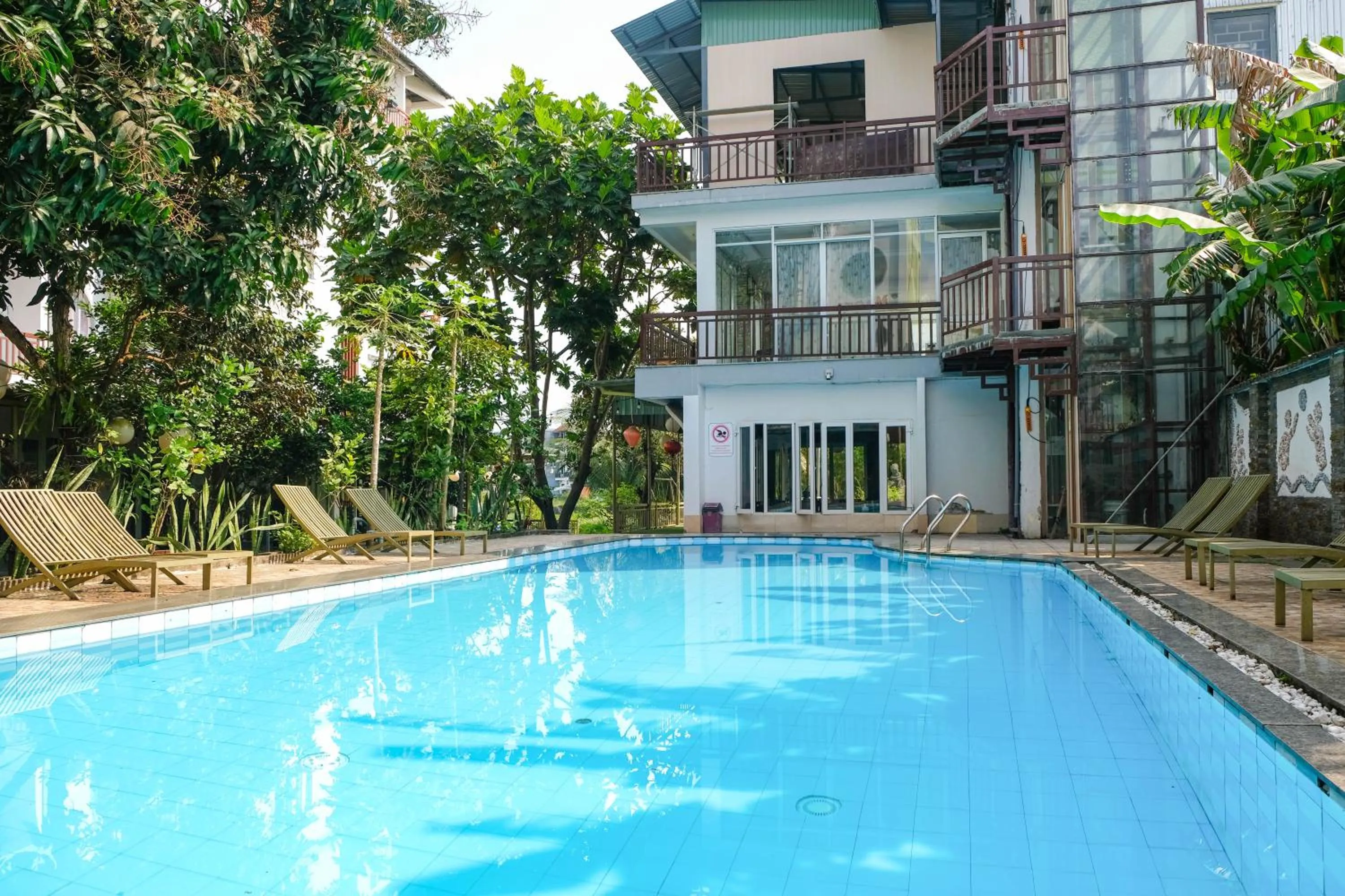 Swimming pool in Paradise Hotel Hoi An