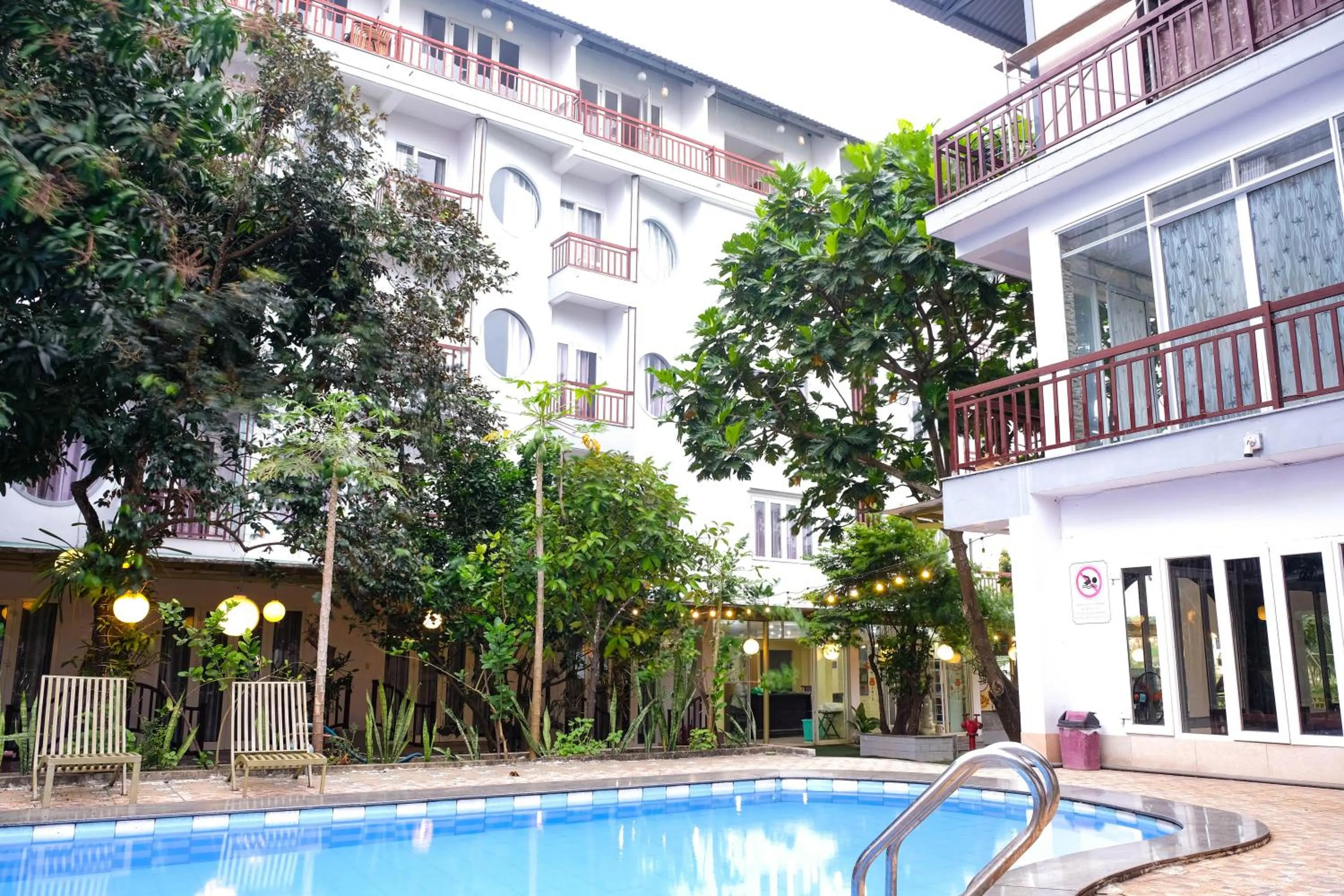 Swimming pool in Paradise Hotel Hoi An
