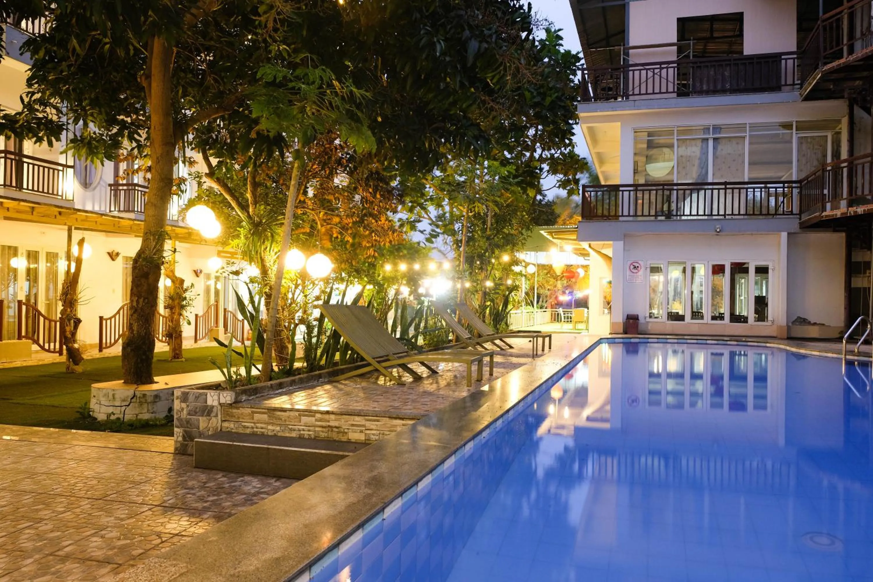 Swimming pool in Paradise Hotel Hoi An