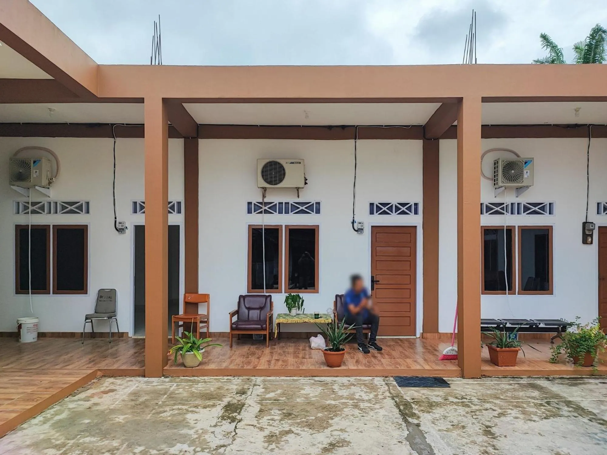 Balcony/Terrace in Adela Homestay Syariah Near Universitas Muhammadiyah Jambi Mitra RedDoorz