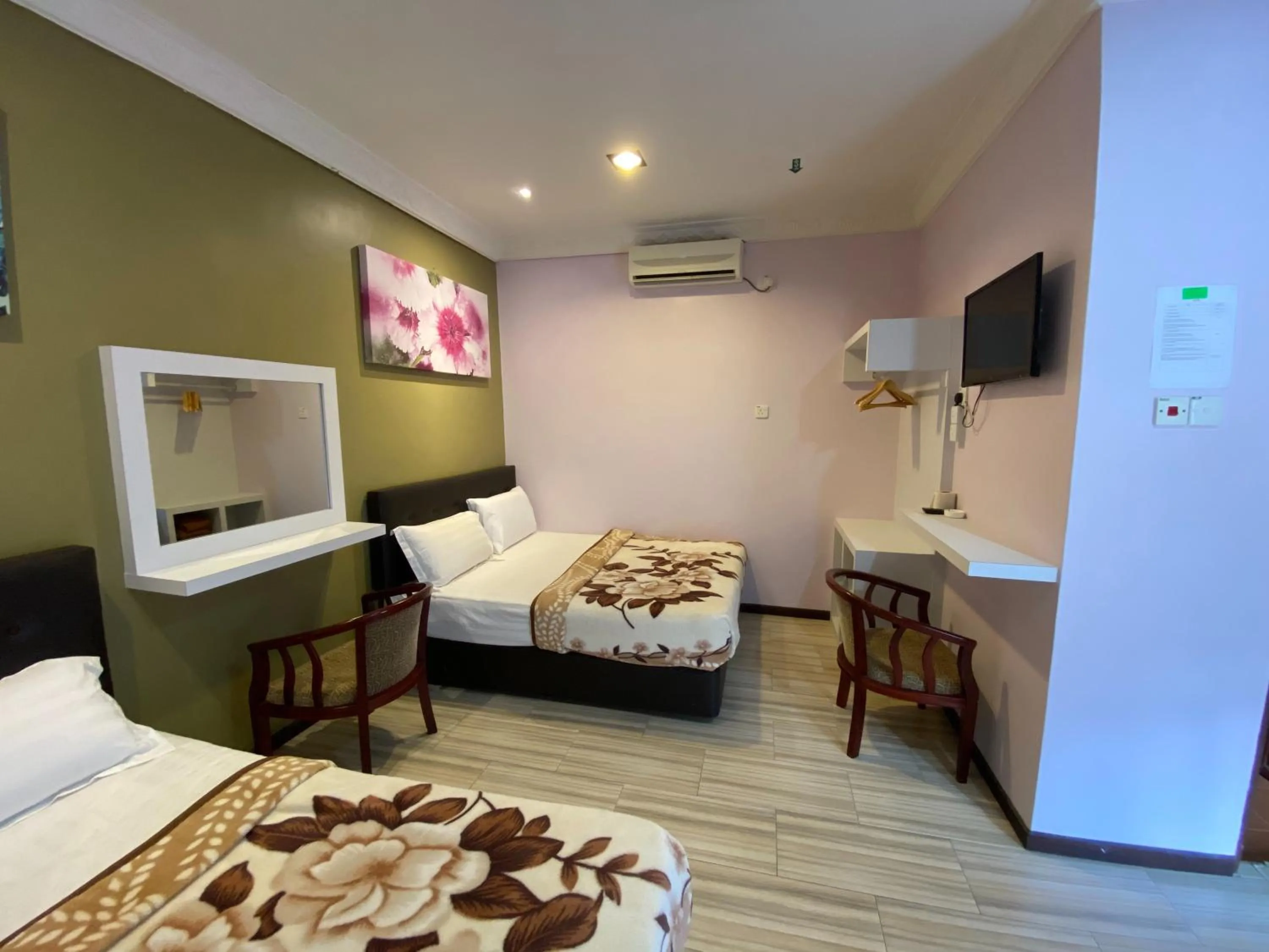 Photo of the whole room, Bed in Redang De' Rimba