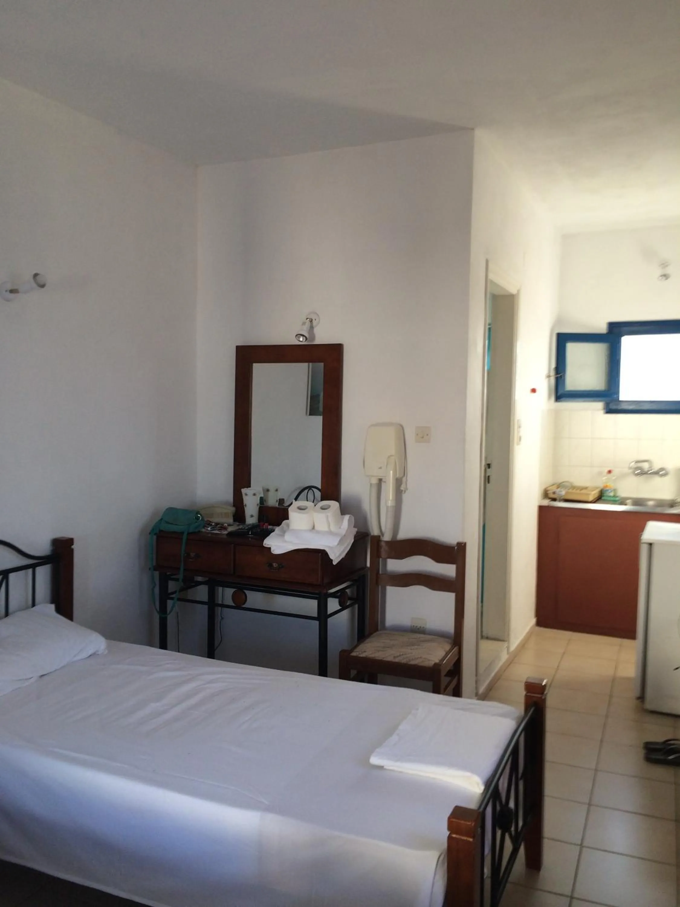 Photo of the whole room, Bed in Windmill Villas