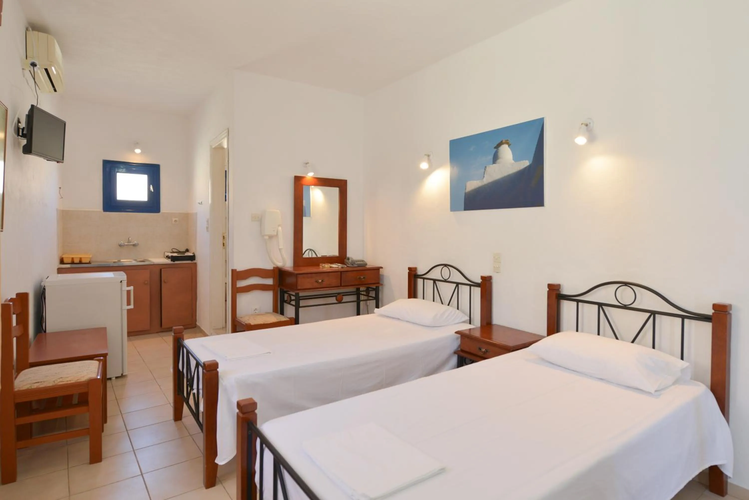 Photo of the whole room, Bed in Windmill Villas