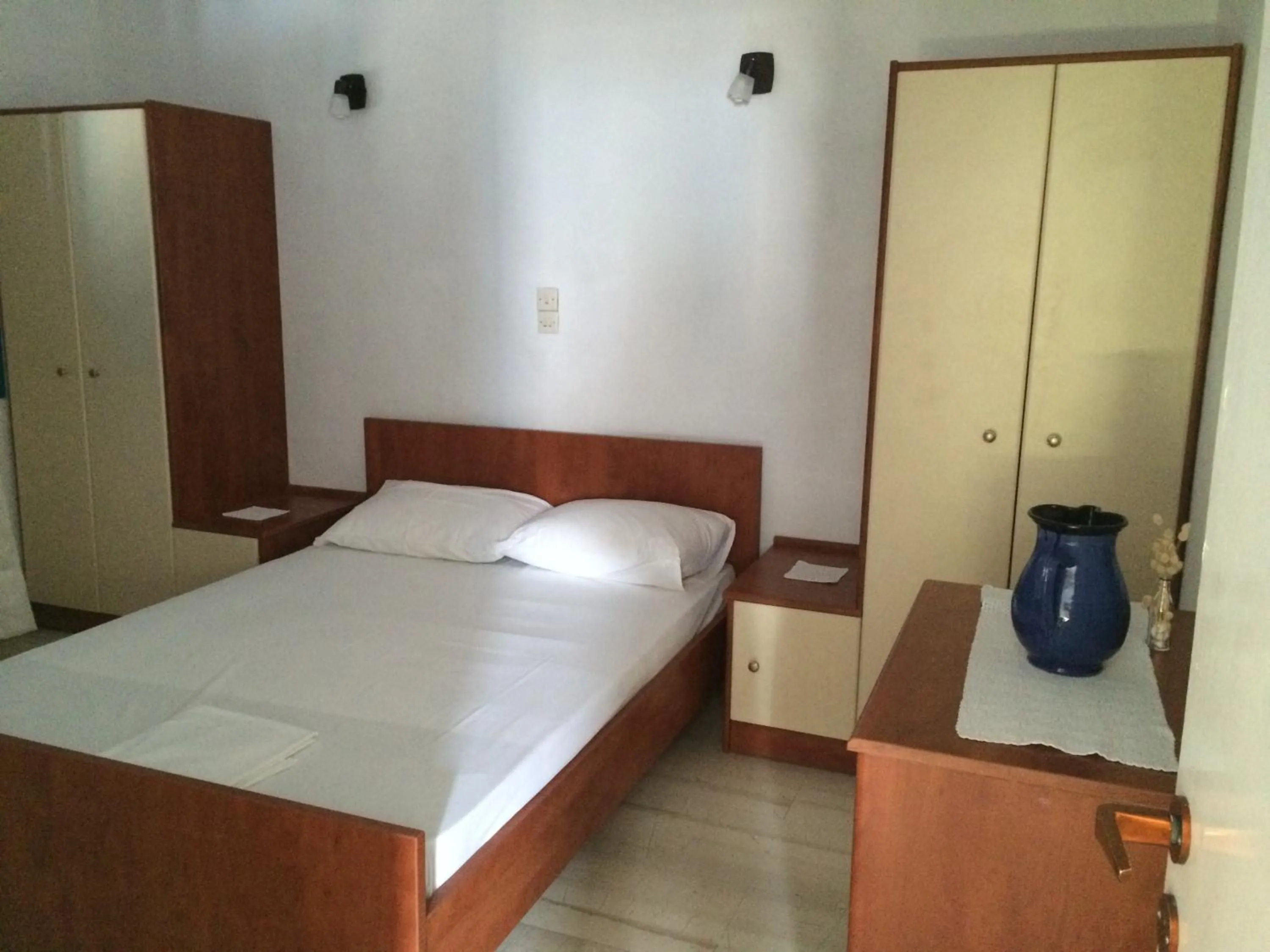 Photo of the whole room, Bed in Windmill Villas