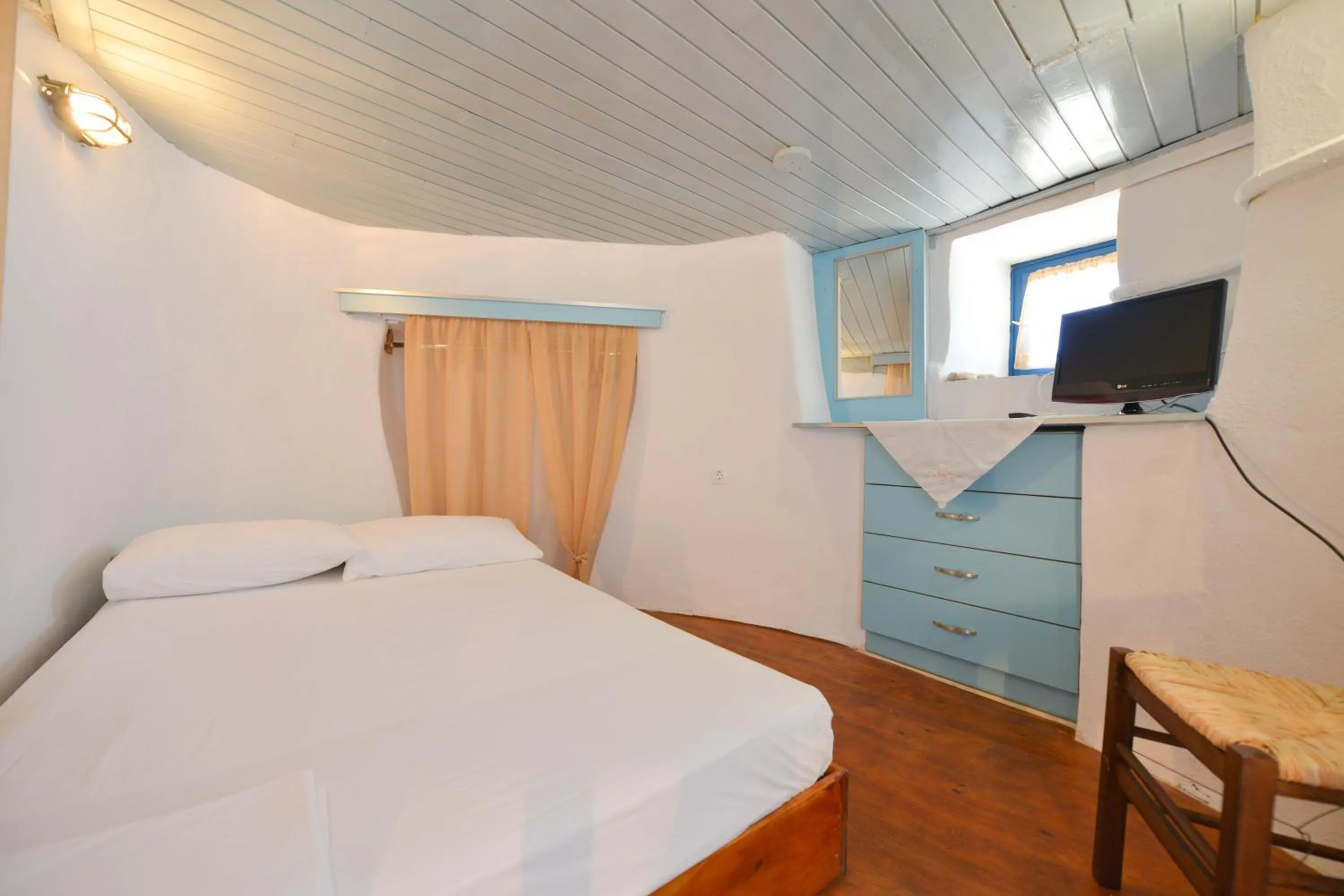 Day, Bed in Windmill Villas