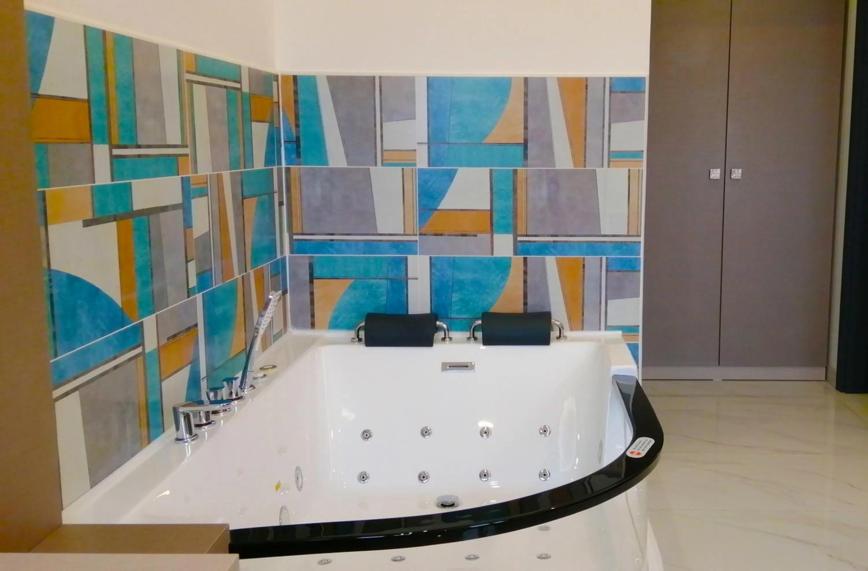 Hot Tub in HOTEL HOUSE GARGANO