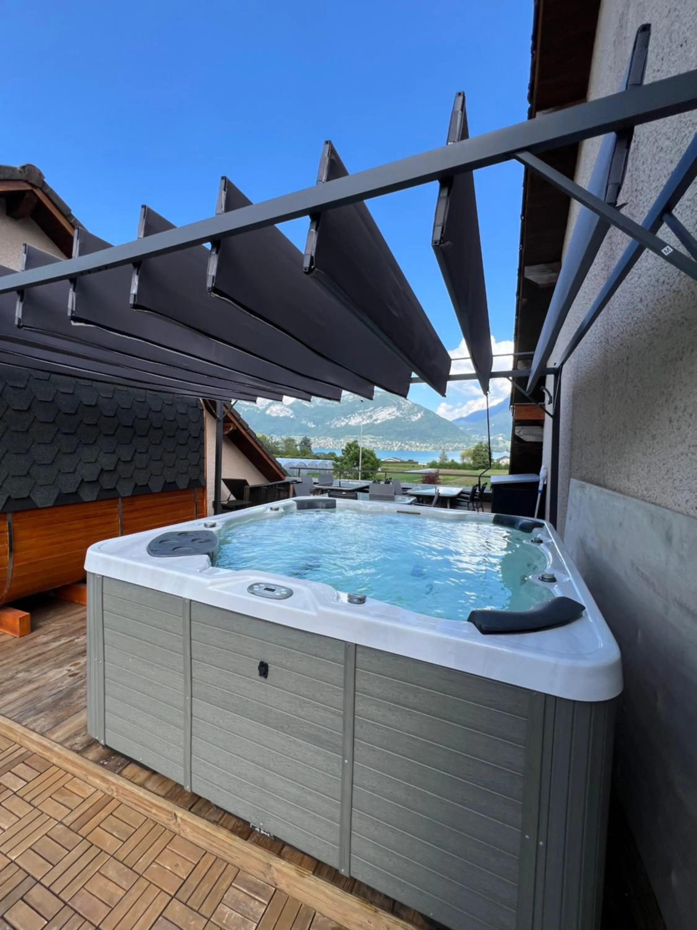 Hot Tub in La Parenthèse Enchantée