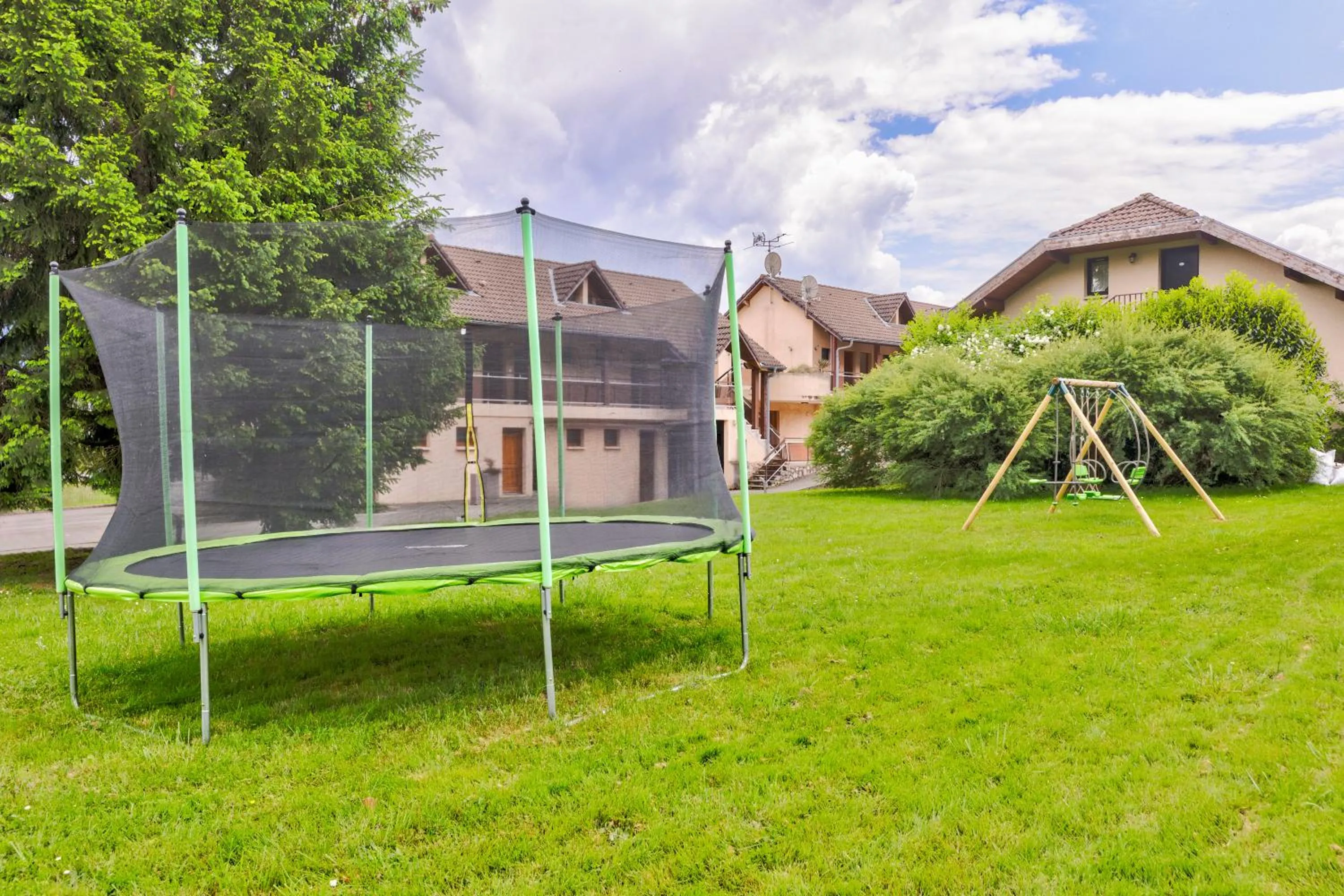 Communal lounge/ TV room in La Parenthèse Enchantée