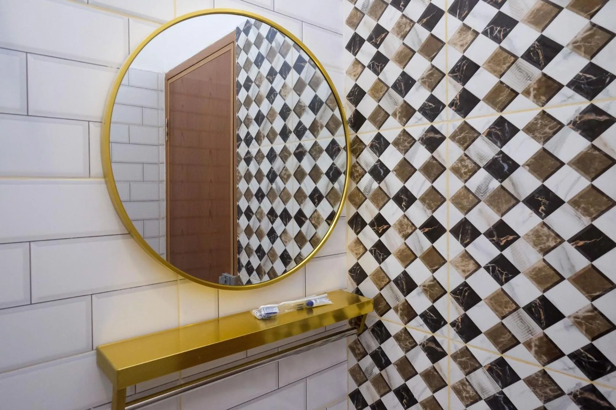 Bathroom in Sans Hotel City Inn Solo by RedDoorz