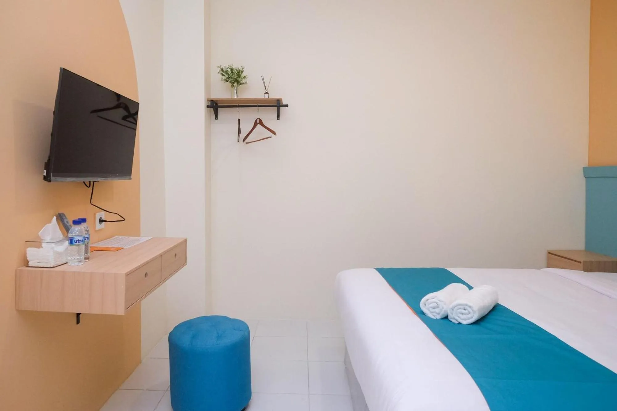 Bed in Sans Hotel City Inn Solo by RedDoorz