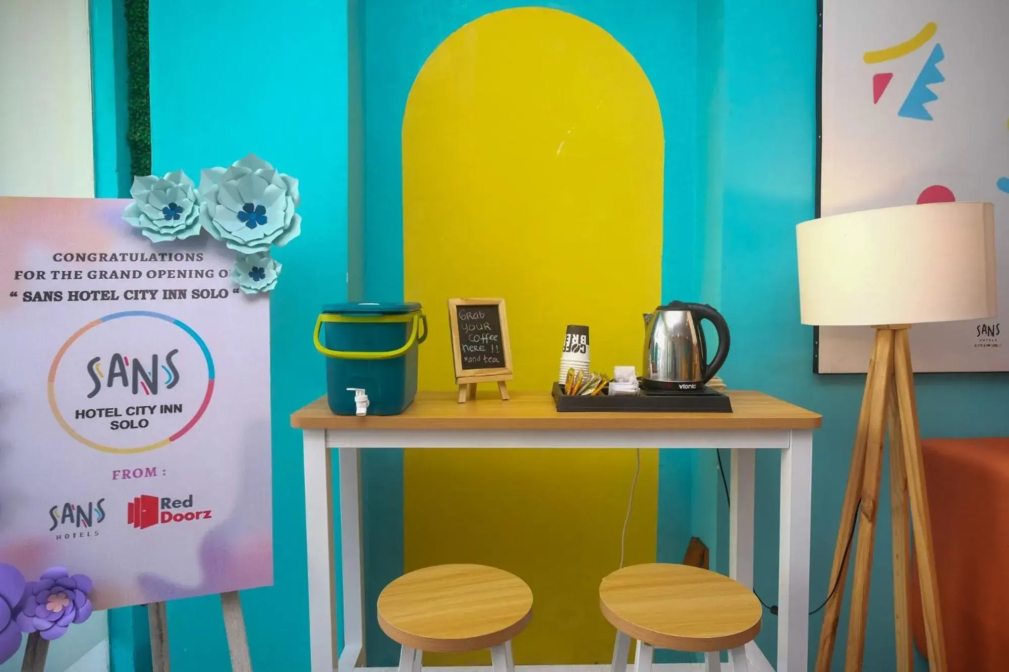 Property building in Sans Hotel City Inn Solo by RedDoorz Property building in Sans Hotel City Inn Solo by RedDoorz