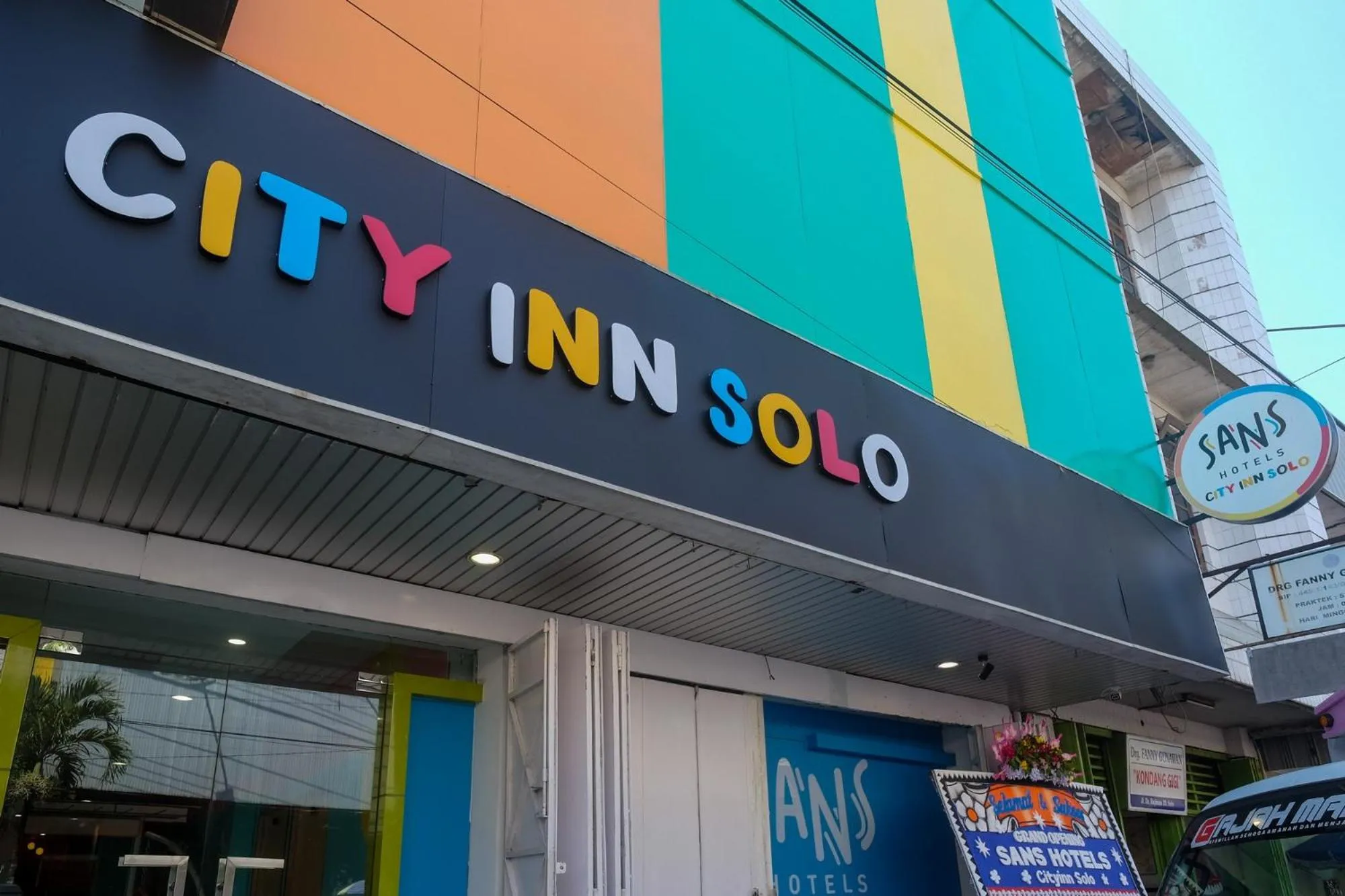 Property building in Sans Hotel City Inn Solo by RedDoorz