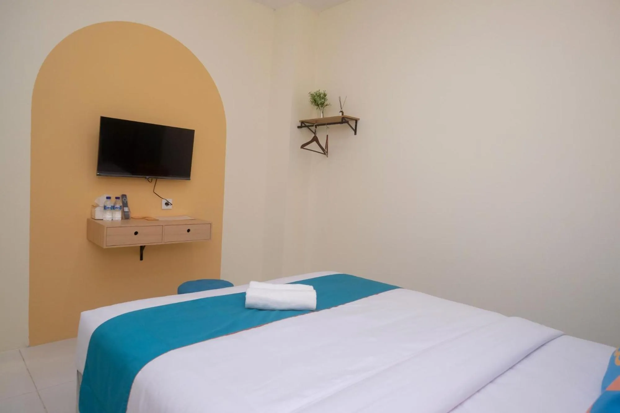 Bed in Sans Hotel City Inn Solo by RedDoorz