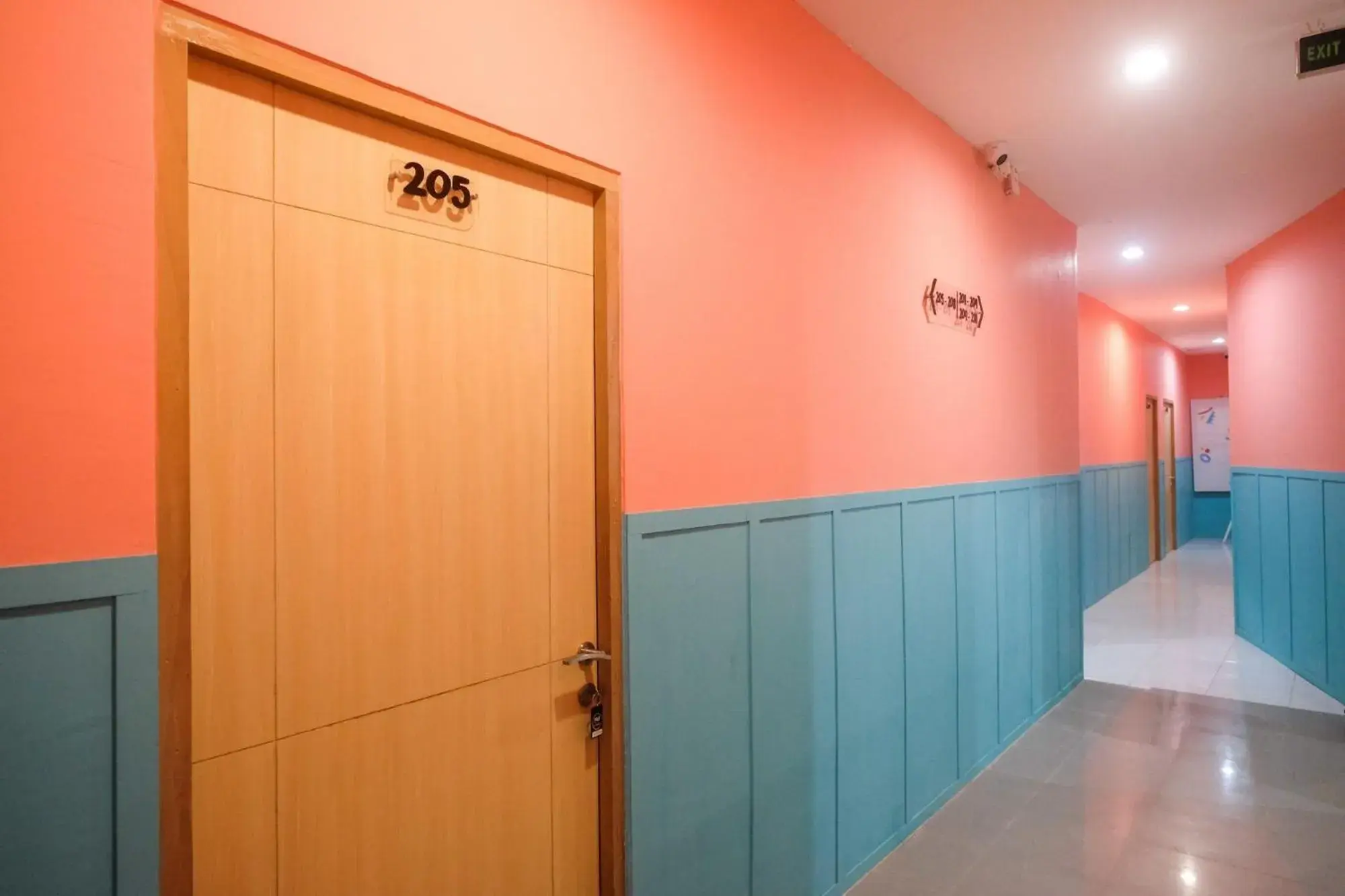 Property building in Sans Hotel City Inn Solo by RedDoorz Property building in Sans Hotel City Inn Solo by RedDoorz