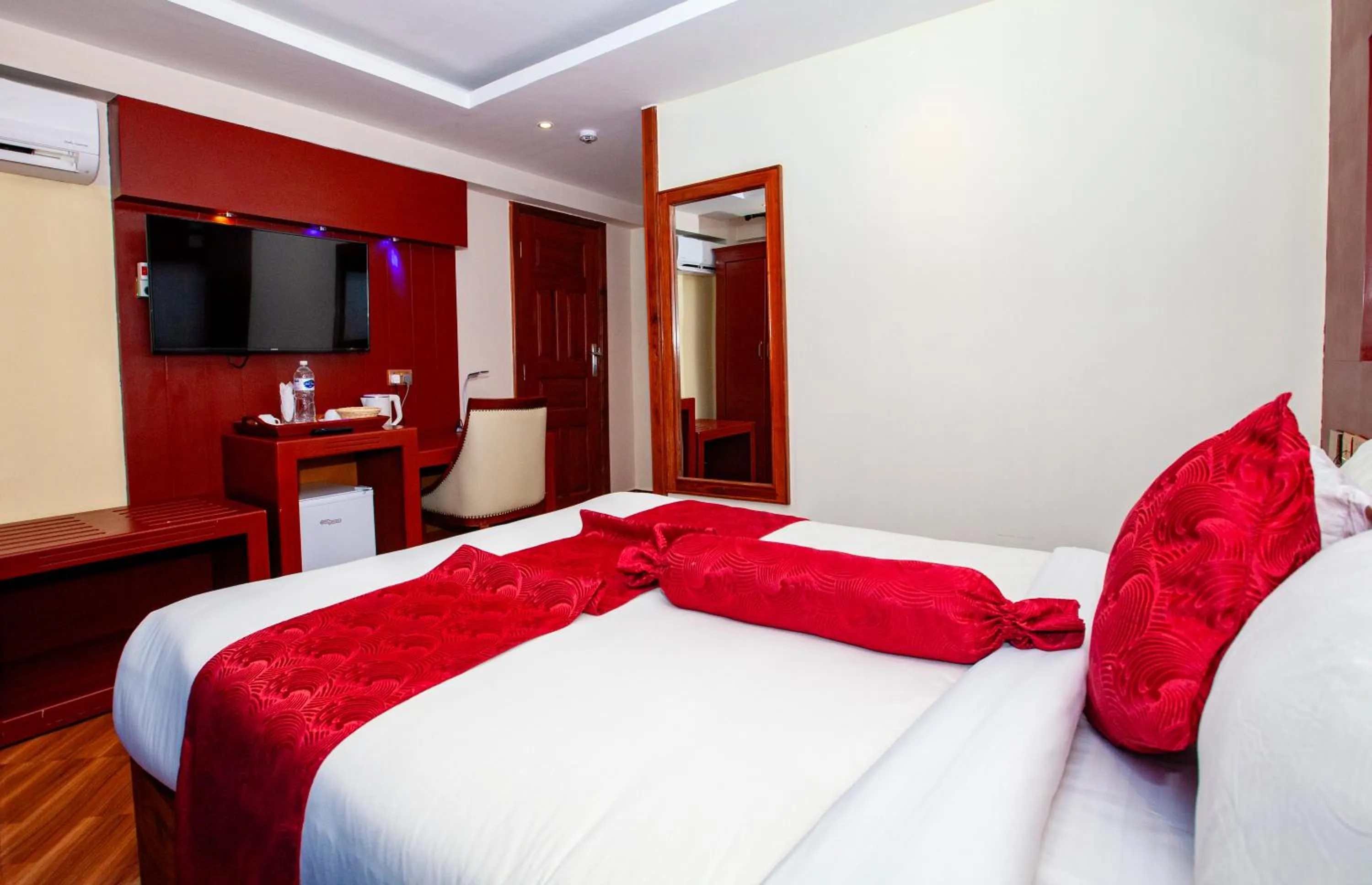 Bed in GR Comfort Hotel